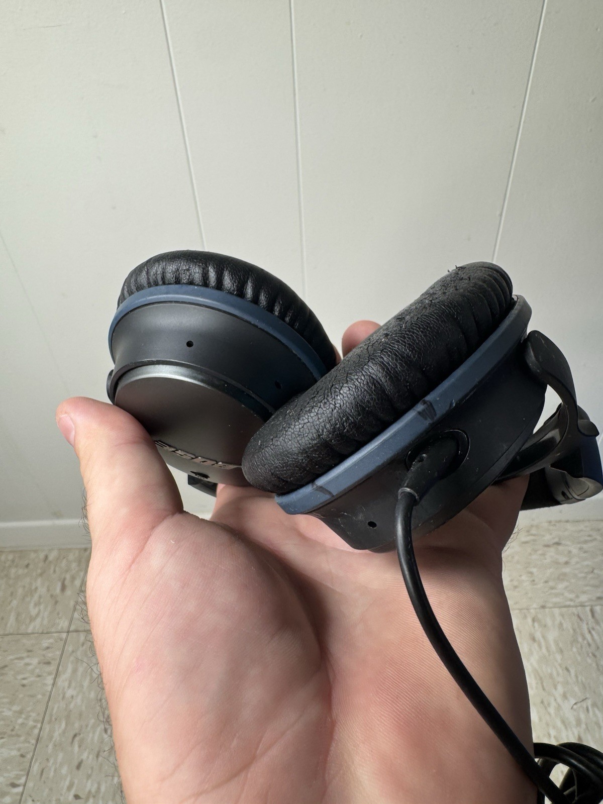 Bose QuietComfort 25 QC25 Wired Headphones Acoustic Noise Cancelling, Black/Blue
