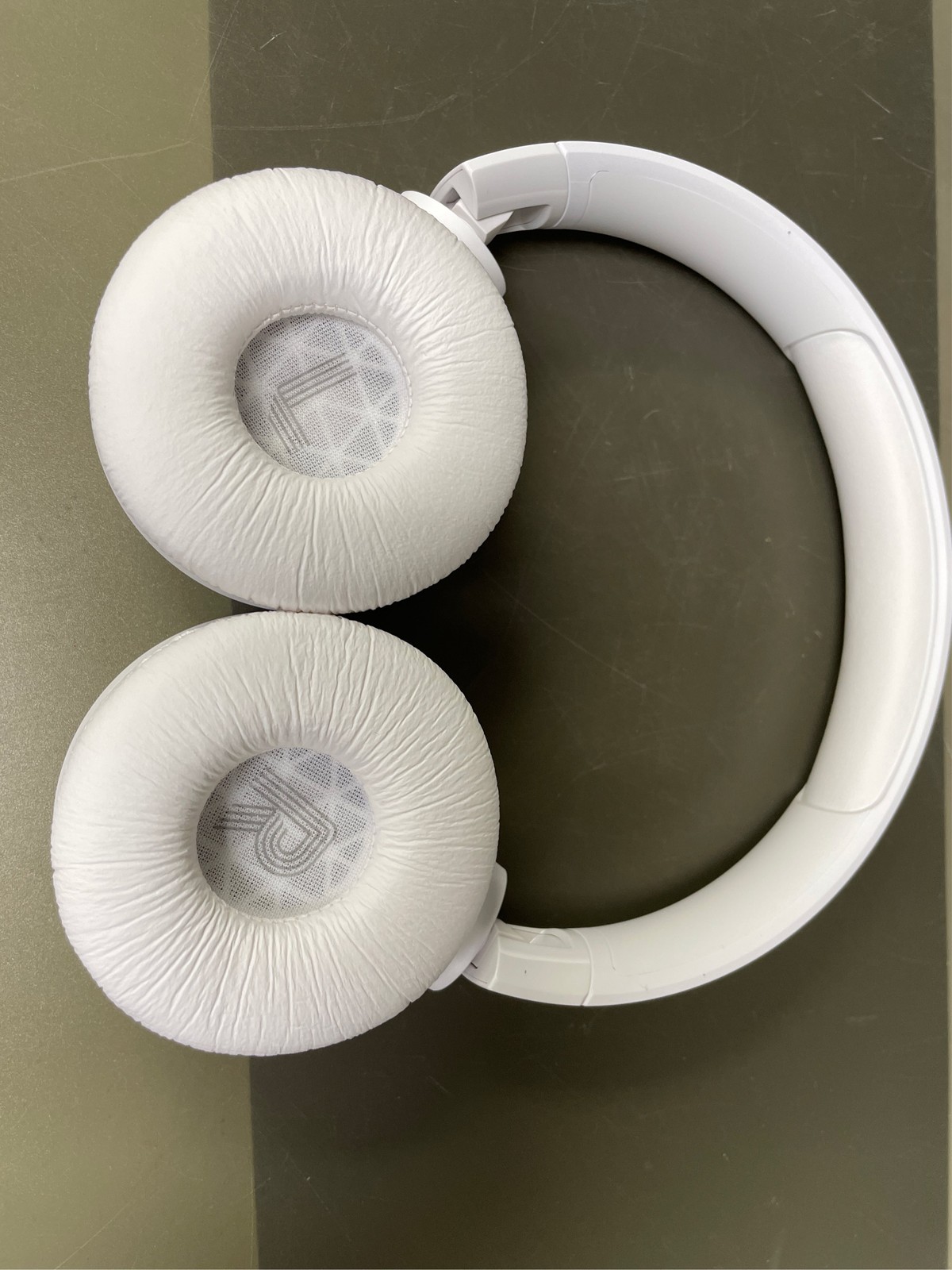 White JBL Tune 520BT Bluetooth Wireless On-Ear Headphones