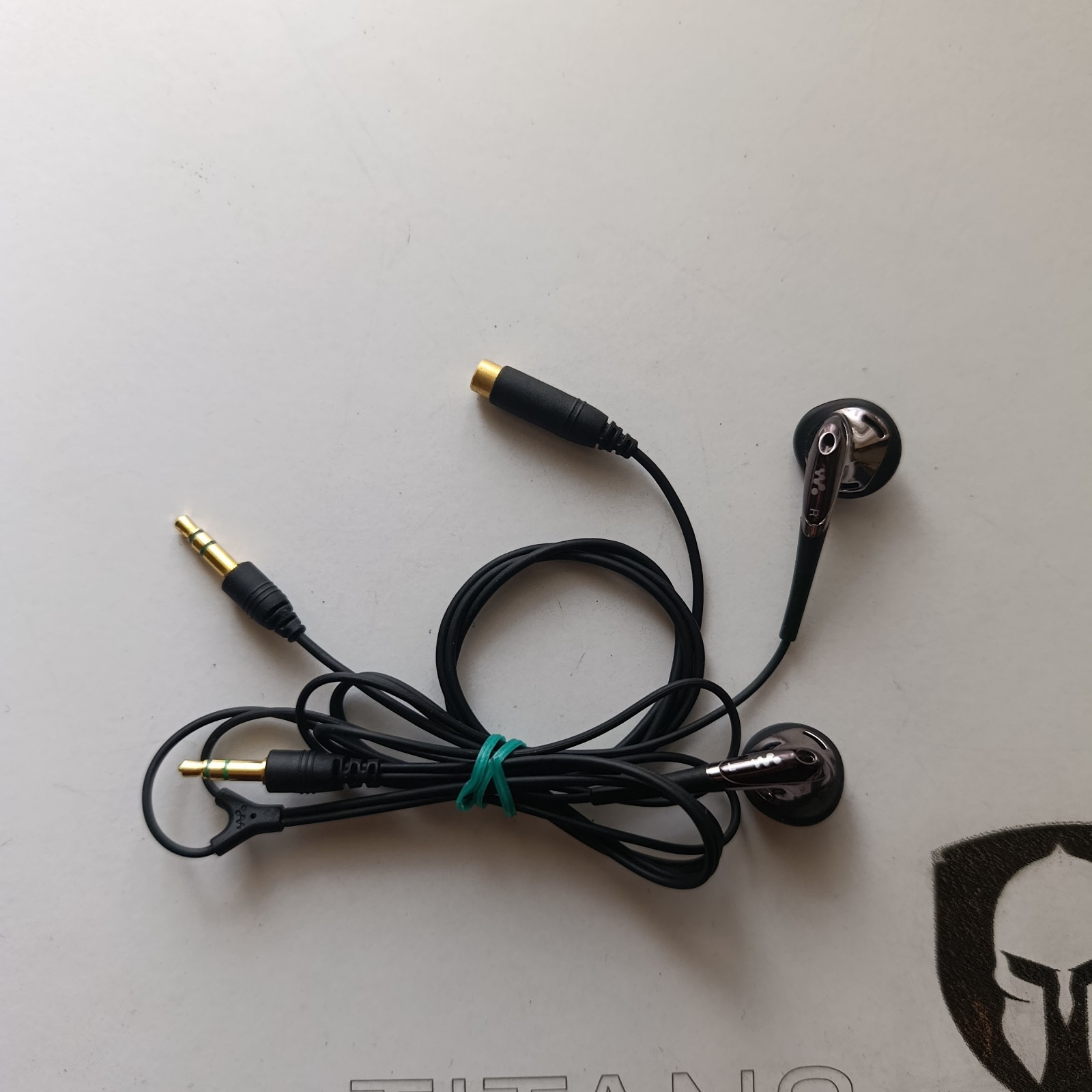 SONY Earphone E0931 Black and Pink from Player NW-S203F Used with Extension