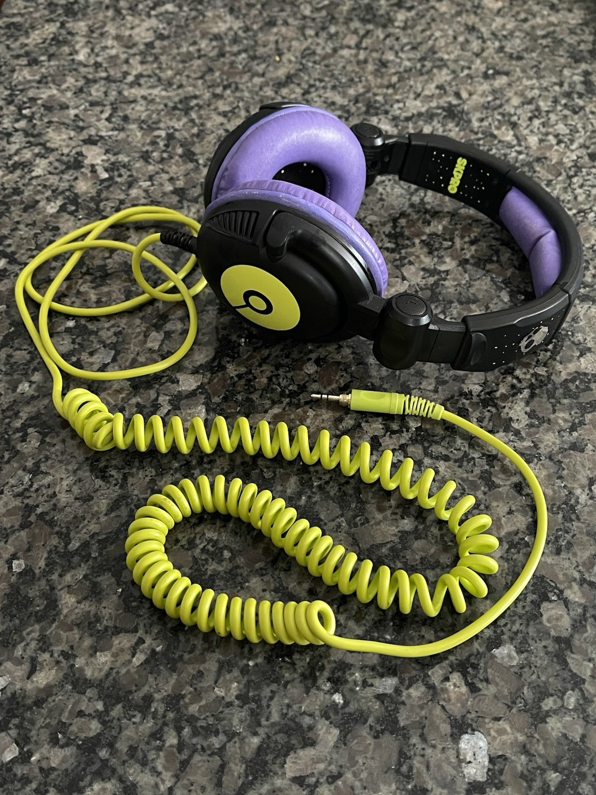 vintage 2000’s SkullCandy Pro SKPRO over ear Headphones Lime green Purple RARE
