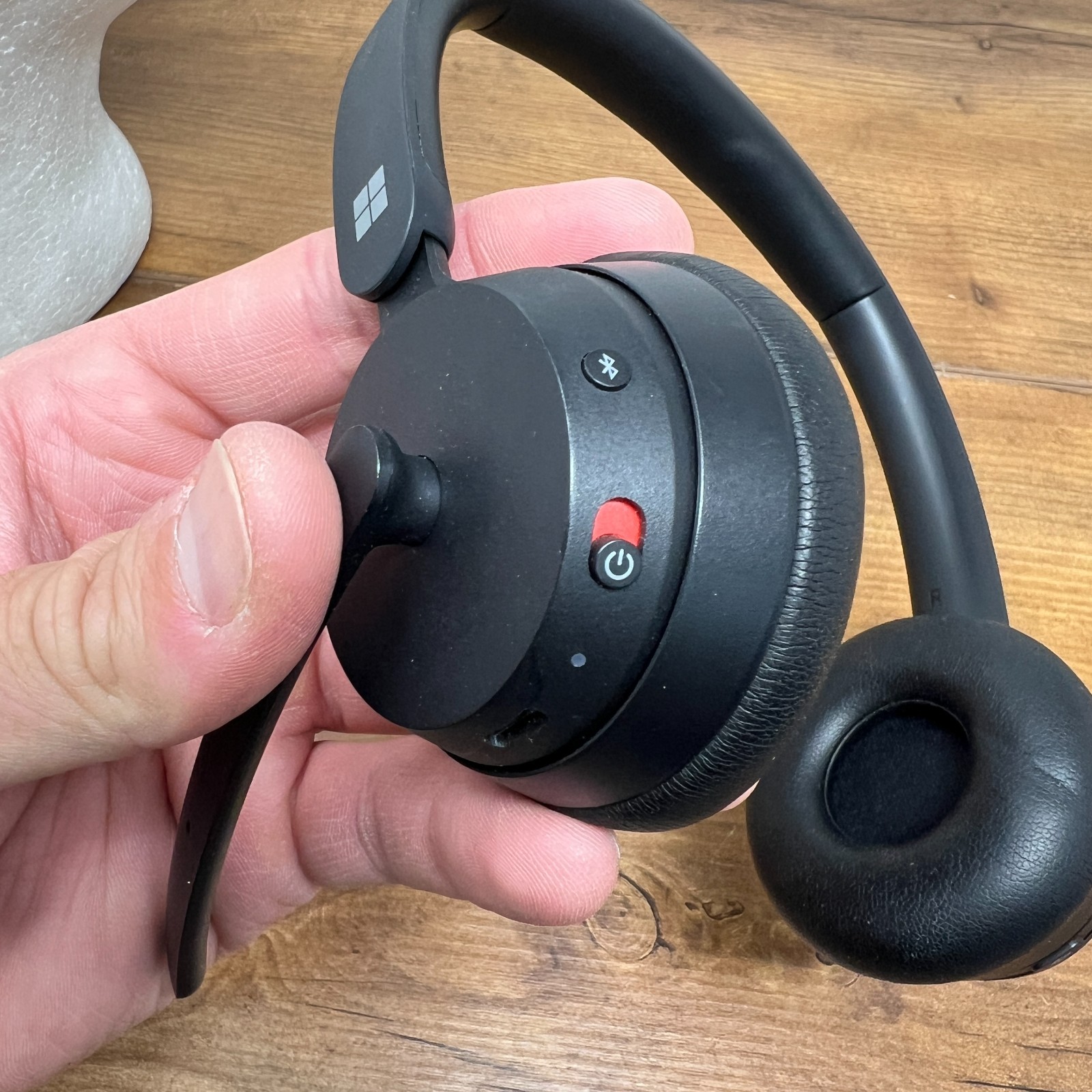 Microsoft 8JR-00001 Black Modern Wireless Headset Bluetooth Used – No Dongle