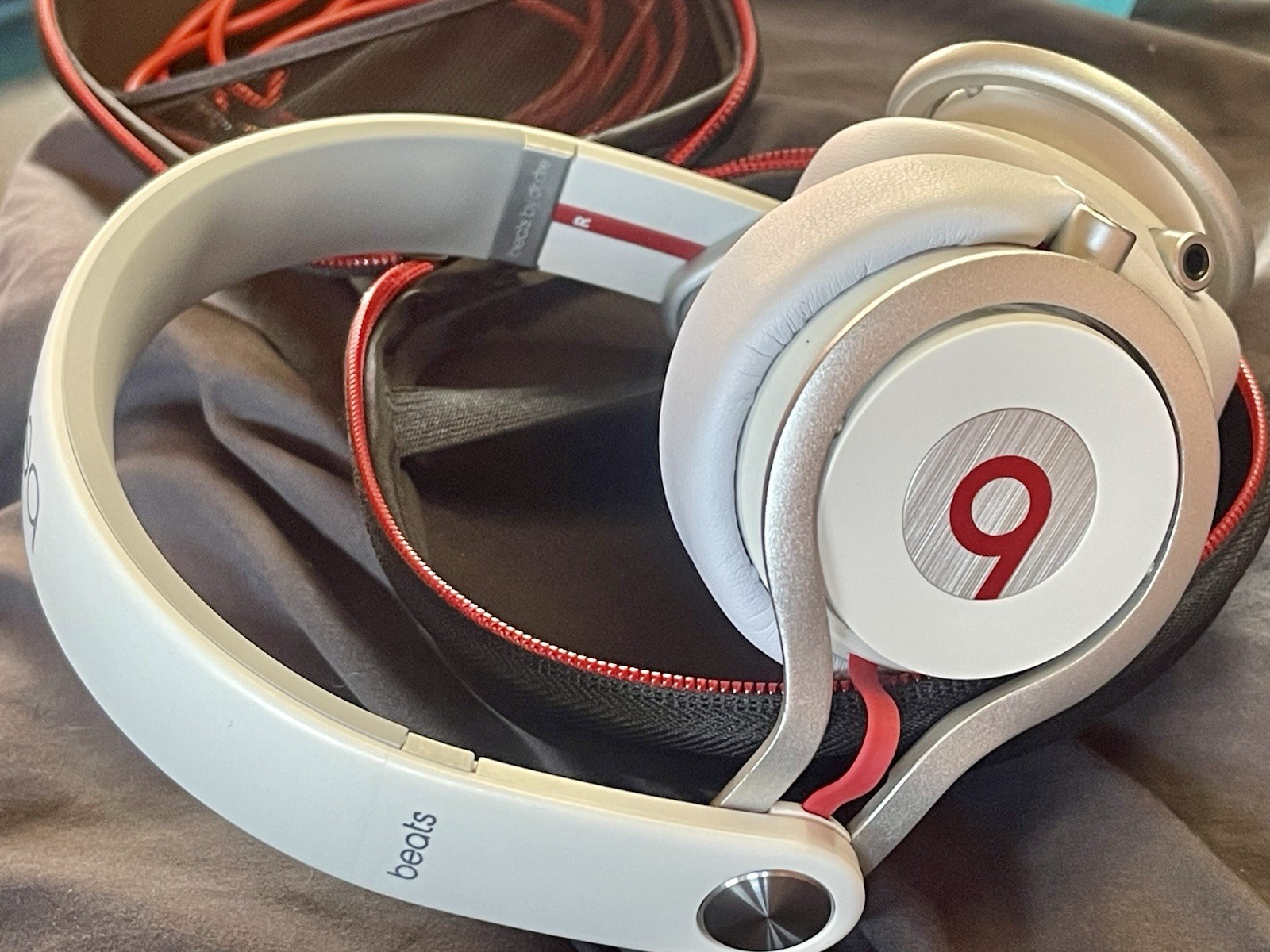 Beats Mixr Mixer Dj Professional Wired Headphones with Case White ⚪️ And ?