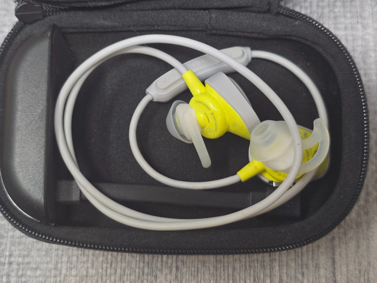 Bose SoundSport Wireless in Ear Neckband Headphones Green/gray
