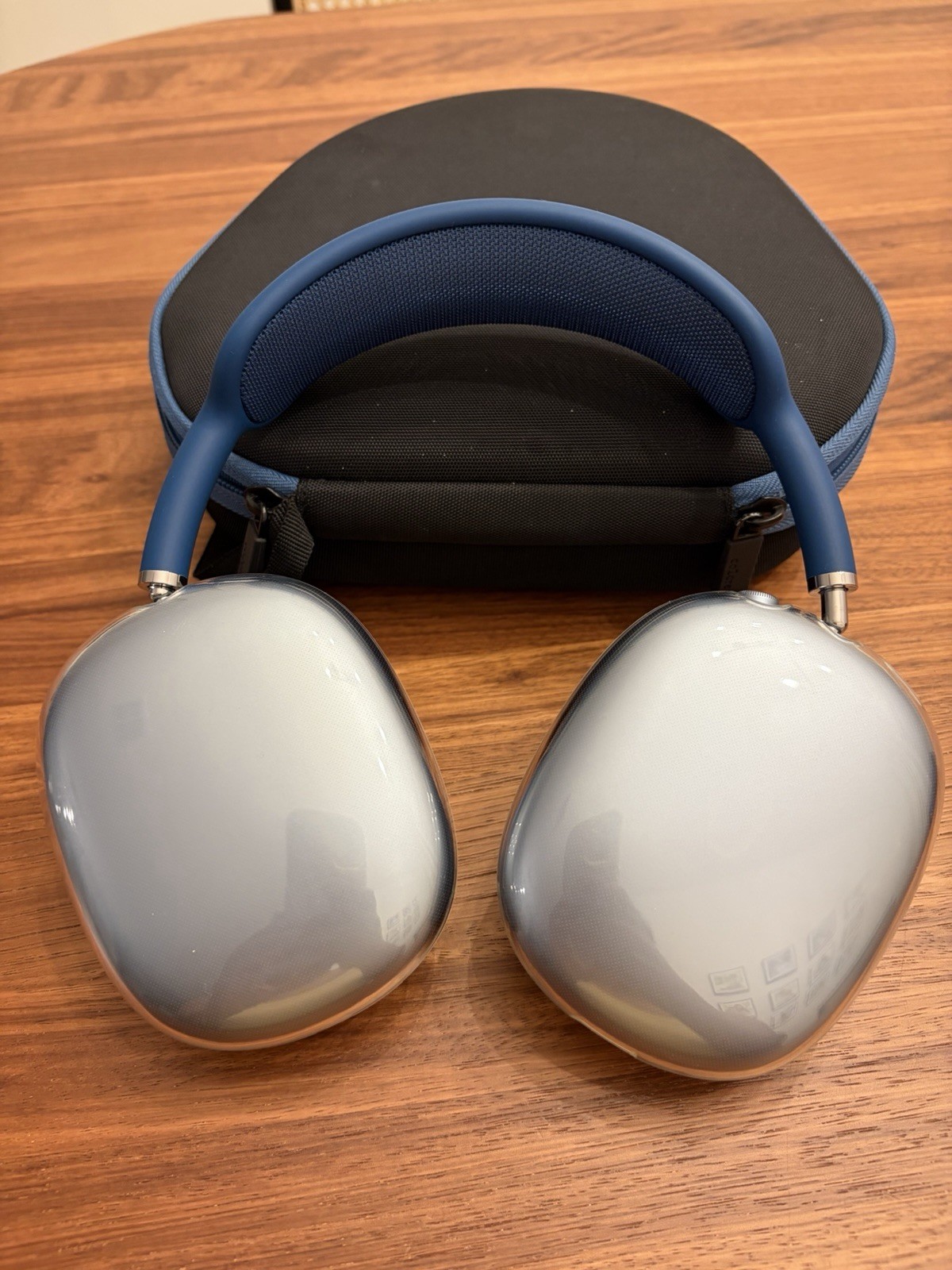 Apple AirPods Max Wireless Over-Ear Headphones Silver Blue Case & Accessories