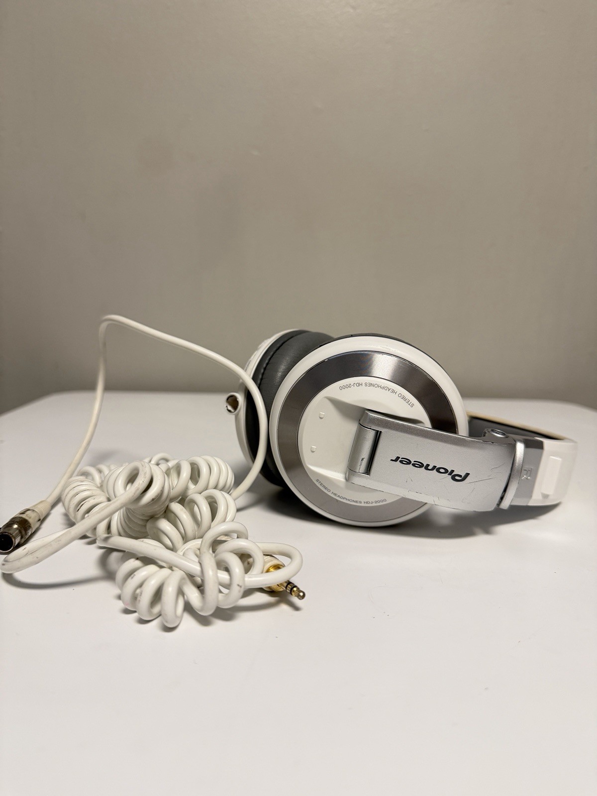Pioneer HDJ-2000 Professional DJ headphones White/Silver