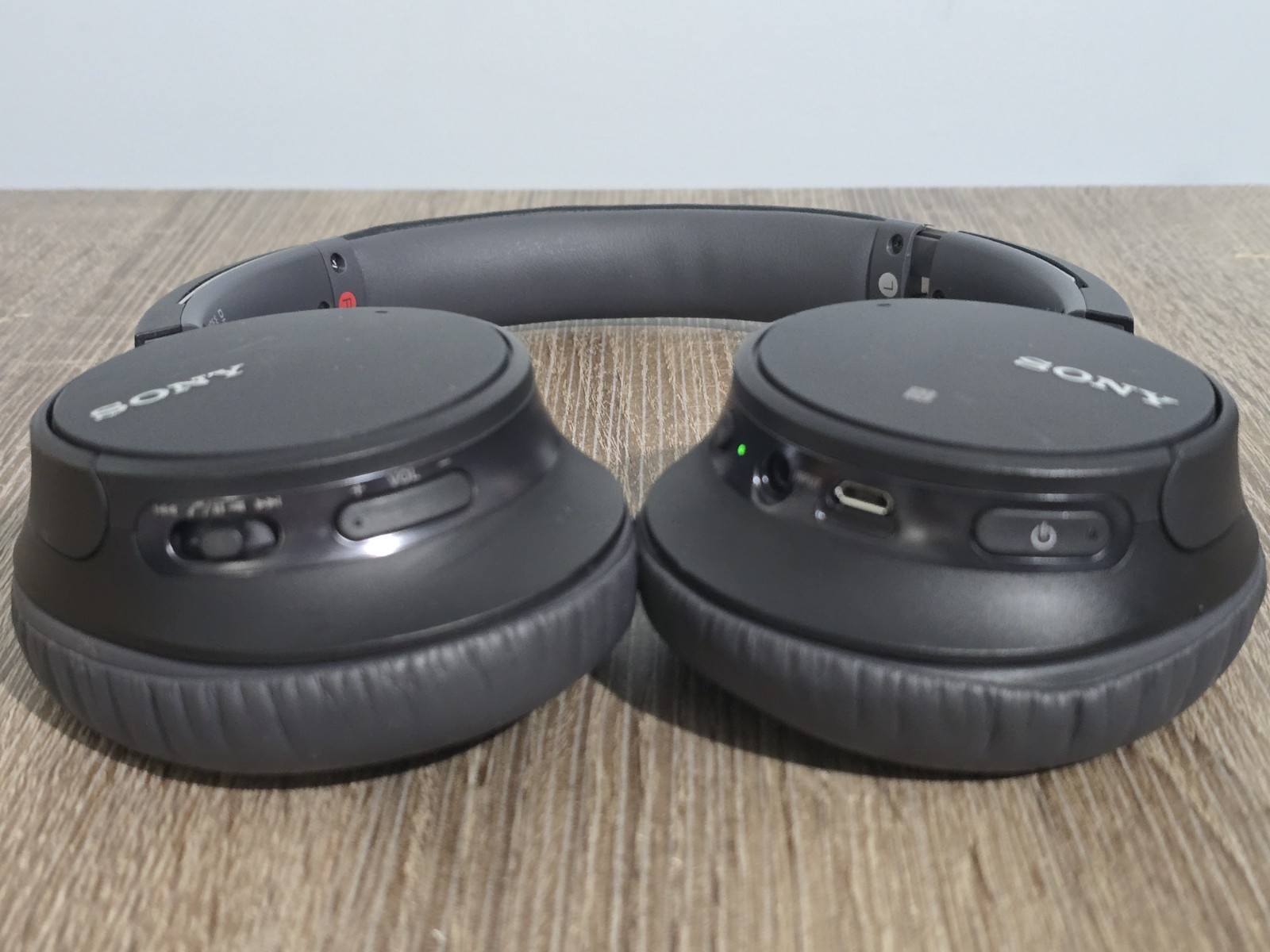 Sony Wireless Over the Ear Noise Canceling Headphones WH-CH700N Headphones