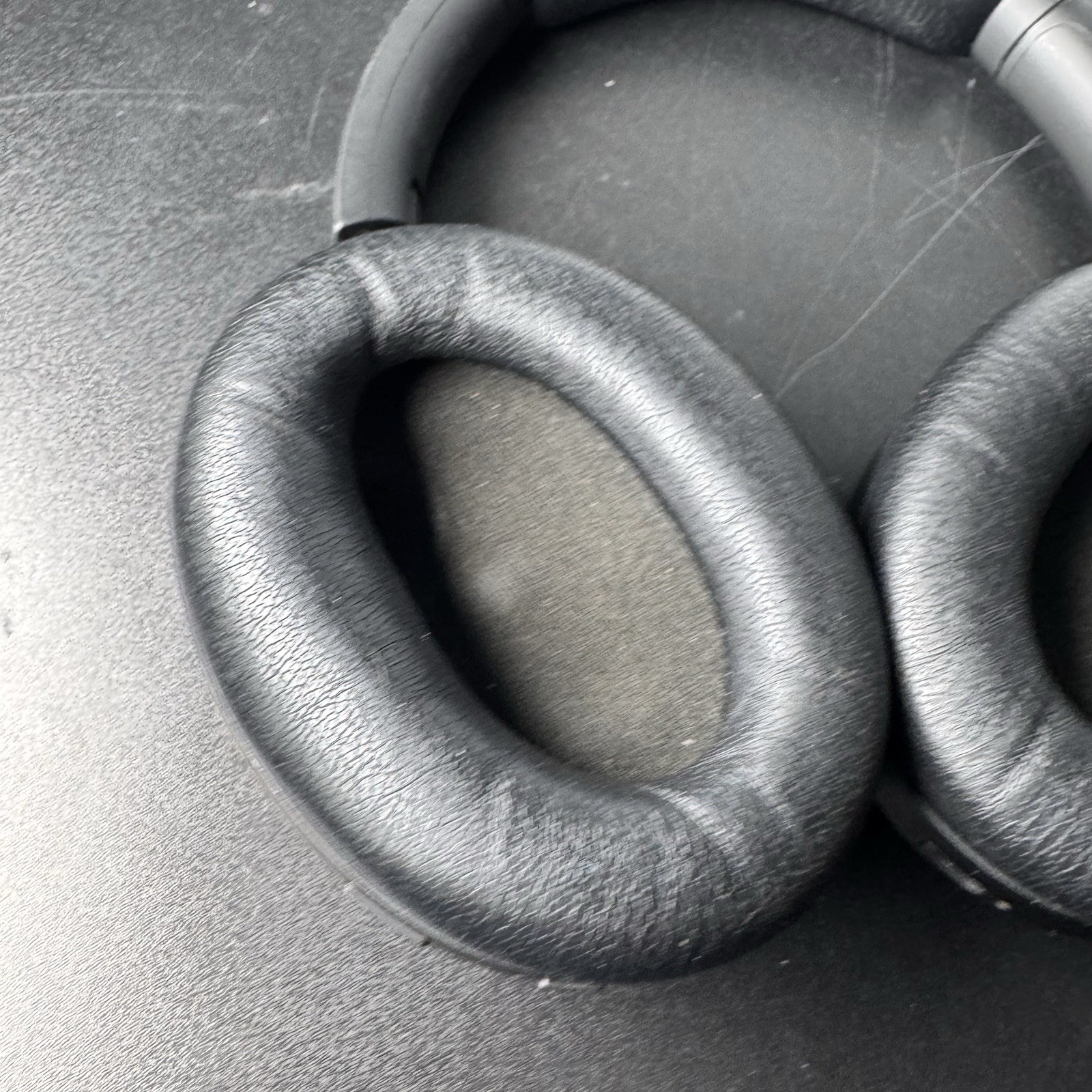 Sony WH-1000XM4 Wireless Noise-Cancelling Over-the-Ear Headphones (USED)