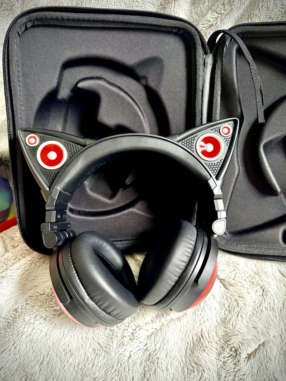 Brookstone Cat Headphones Light Up Red with Original Box Tested Works Open Box