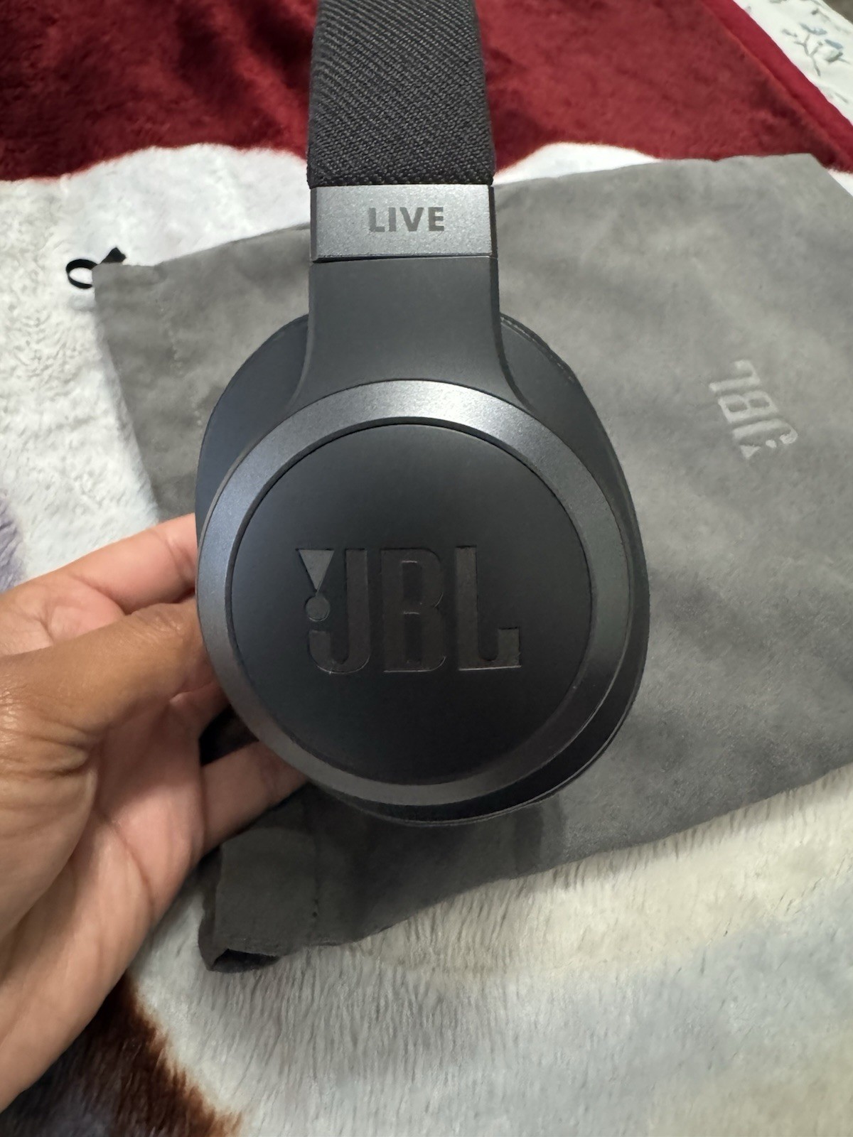 JBL LIVE 770NC. Won’t them on a raffle, only used once and didn’t like them