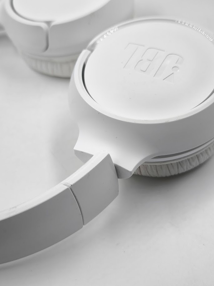 JBL Unknown Model Wireless Headphones Working White No Charger