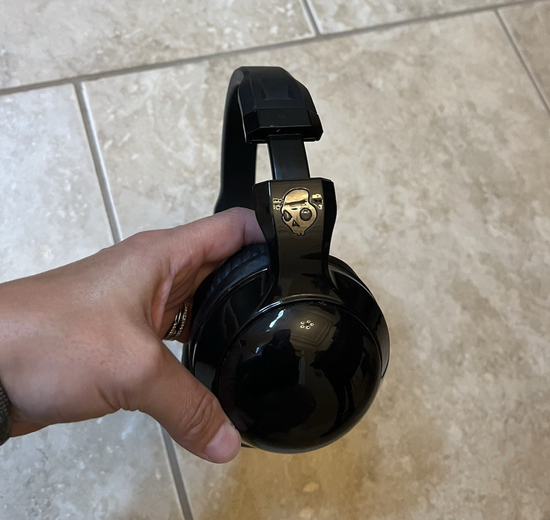 Skullcandy Hesh Model Over Ear Wired Headphones – Missing Auxiliary Cord