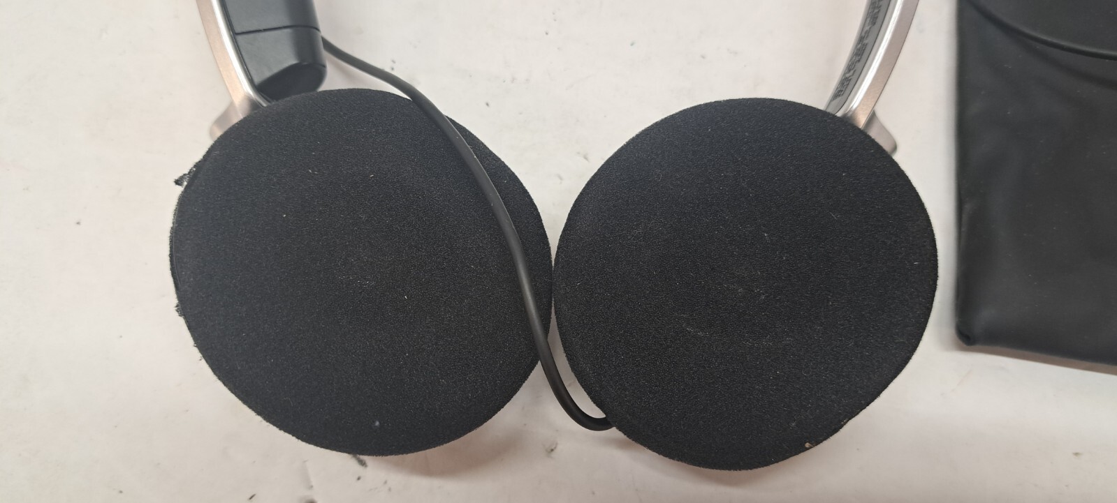 Sony Headphones – MDR-NC6 – Silver Noise Canceling & Bag