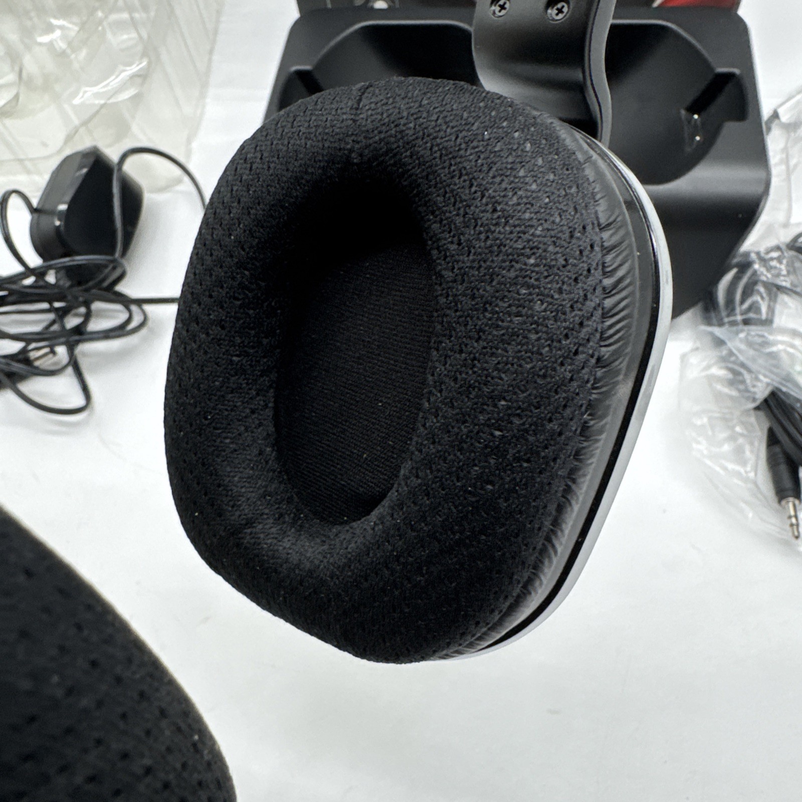 Artiste TV 2.4GHZ RF Wireless Over Ear Digital Stereo Headset w/Dock Working