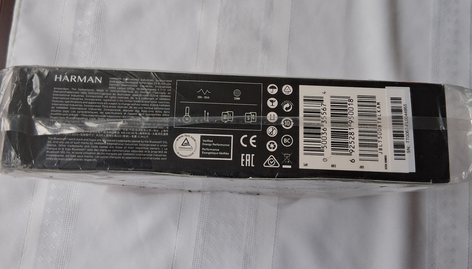 JBL Harman Tune 500BT Pure Bass Sound Zero Cables Hands Free Calls Black NEW