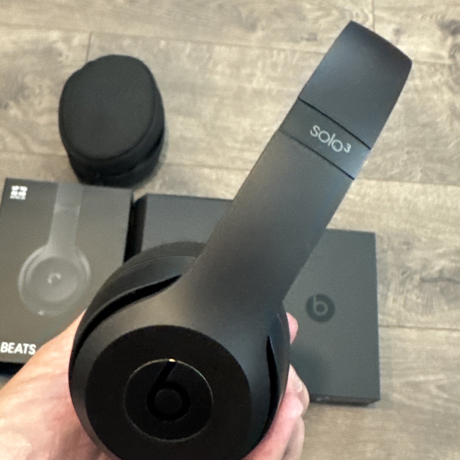 Beats Solo3 Wireless On-Ear Headphones – Matte Black