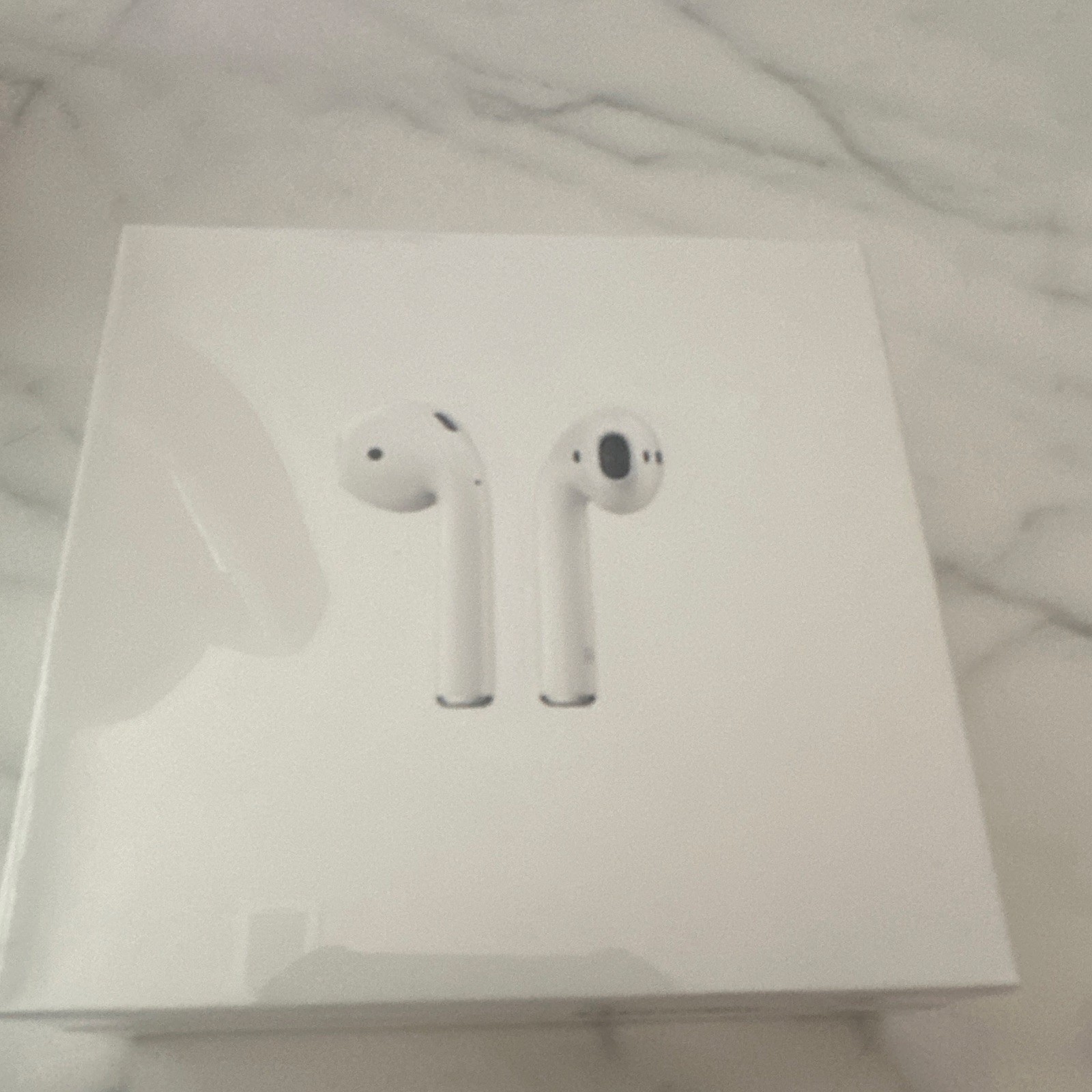 Apple AirPods In-Ear White Bluetooth Wireless w/ Mic Lightning Case MV7N2AM/A