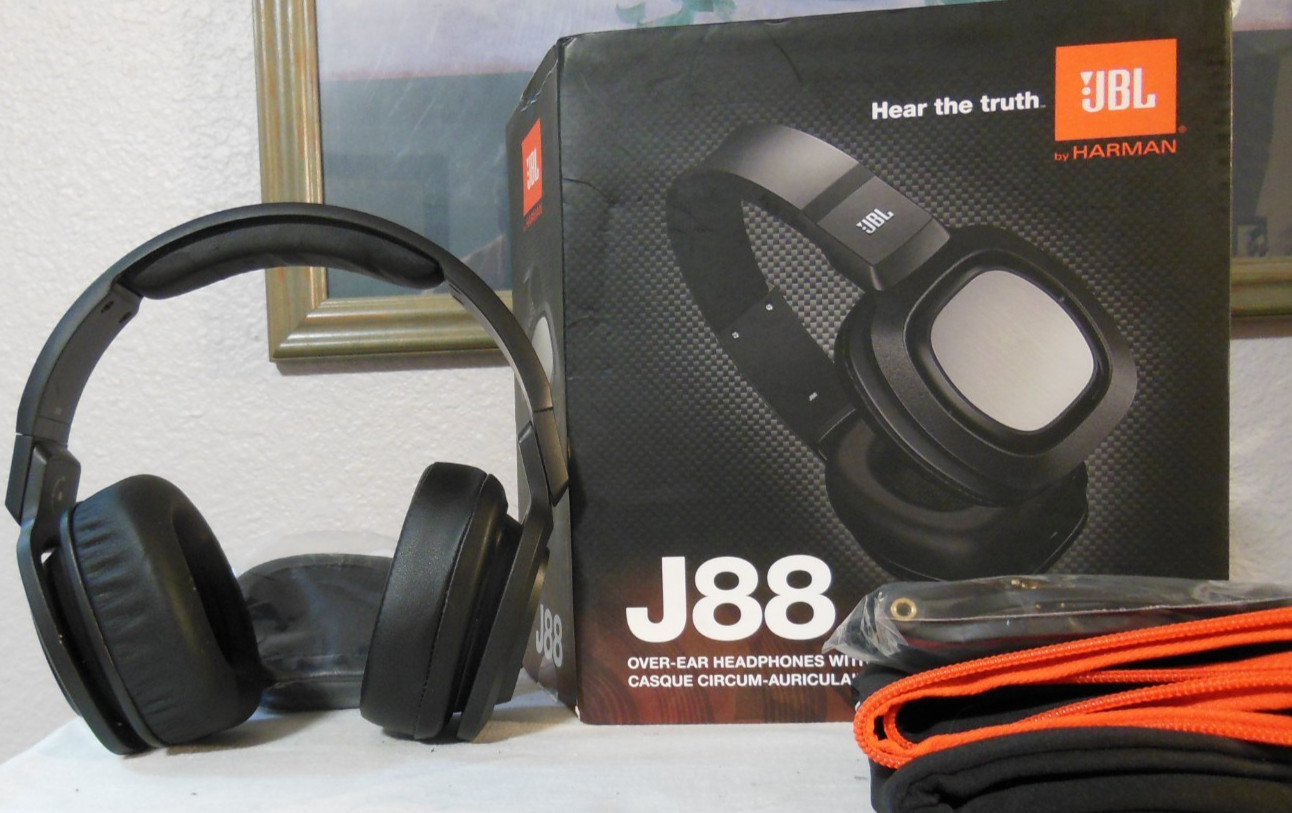 JBL BY HARMAN J88 JBL PURE BASS