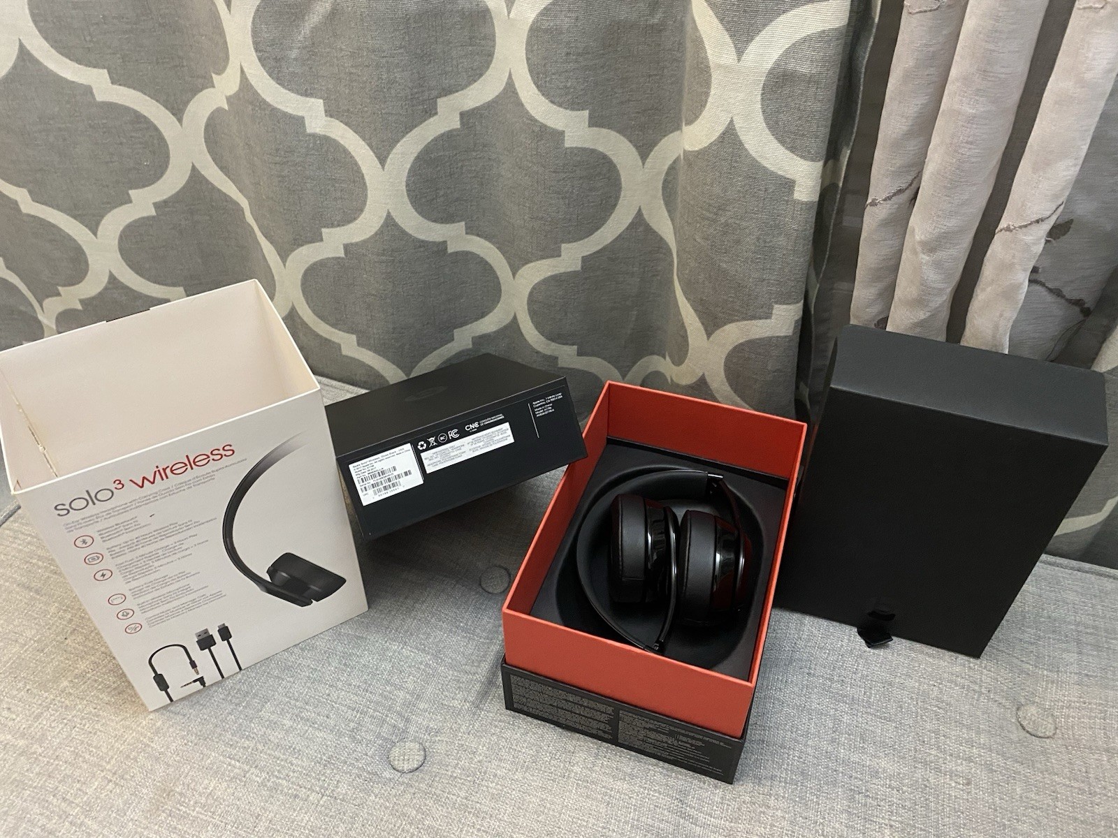 Beats by Dr. Dre Solo3 Over the Ear Headphone – Gloss Black