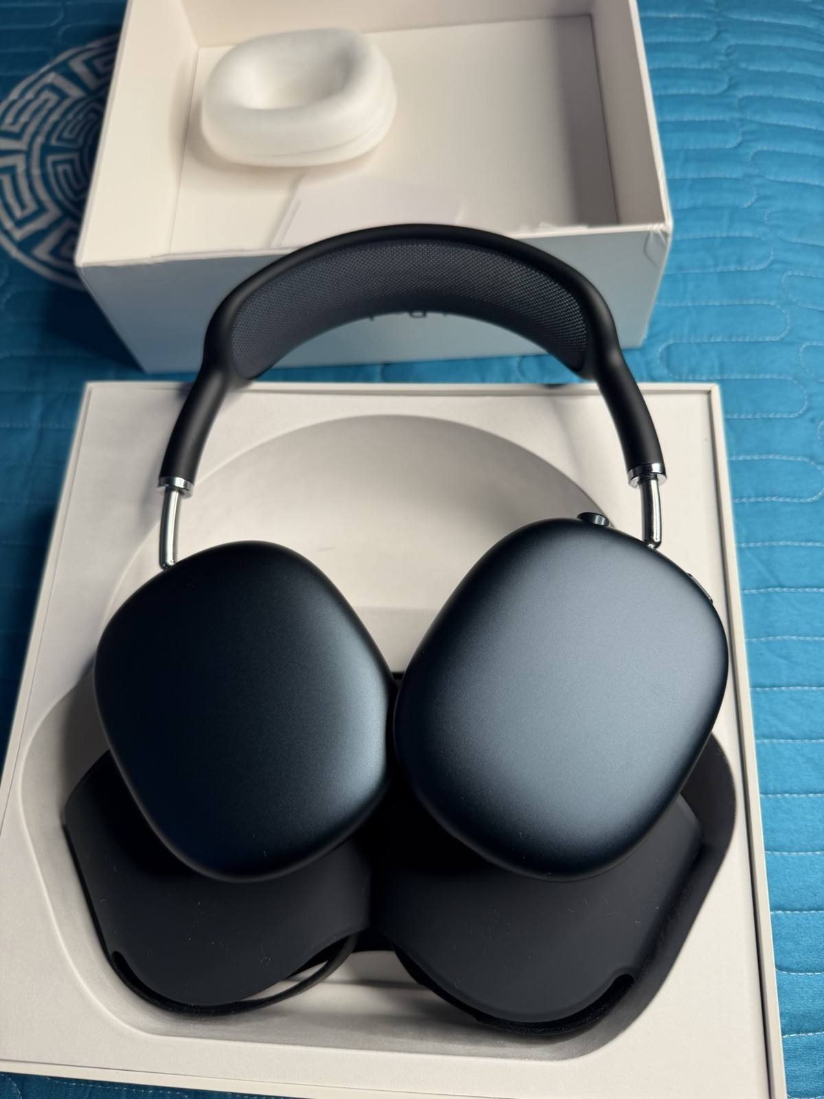 Apple AirPods Max 2 Over-Ear Bluetooth USB-C Headphones w/ Smart Case Black