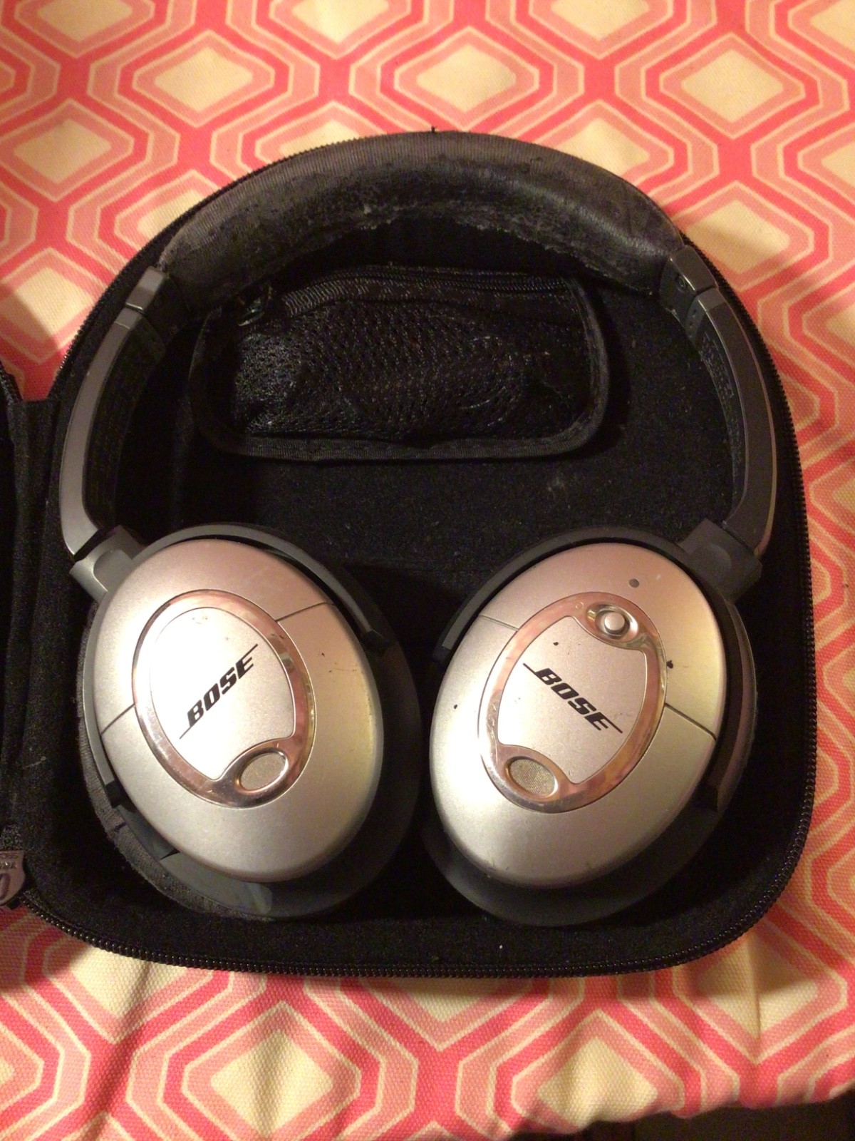 Bose QuietComfort 15 Headphones – Gray plus case
