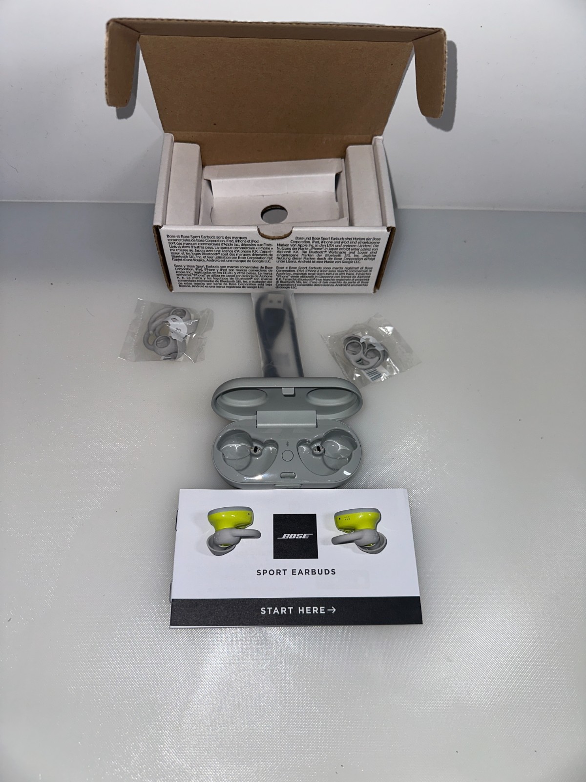Bose Sport Earbuds Wireless Bluetooth In-Ear Headphones Glacier White 805746-003