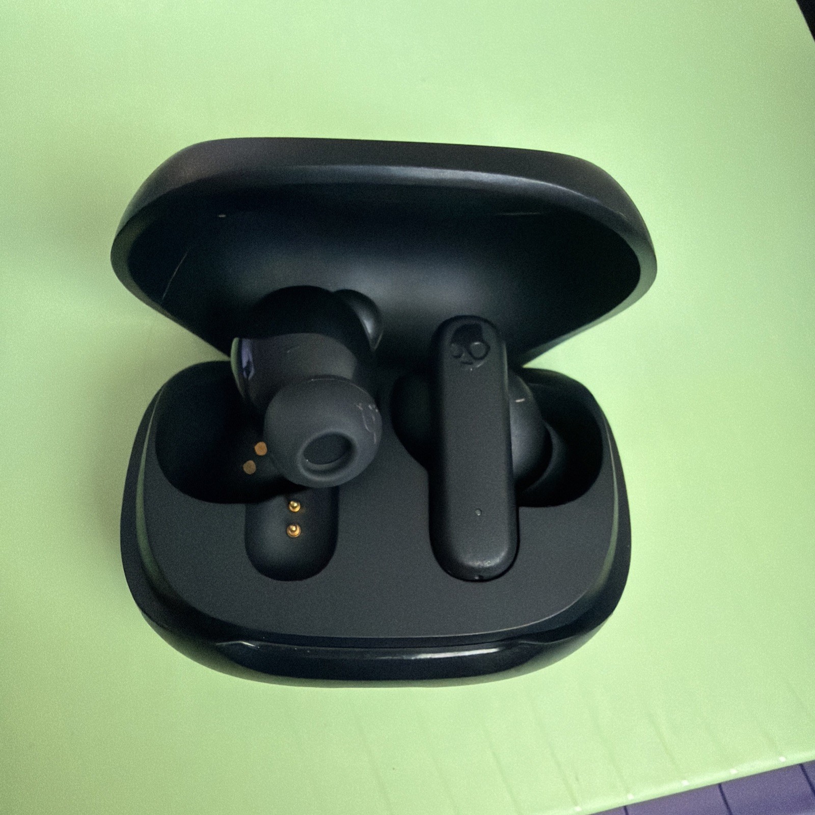Skullcandy “Smokin’ Buds” Bluetooth Earbuds (S2TAW-R740) – READ