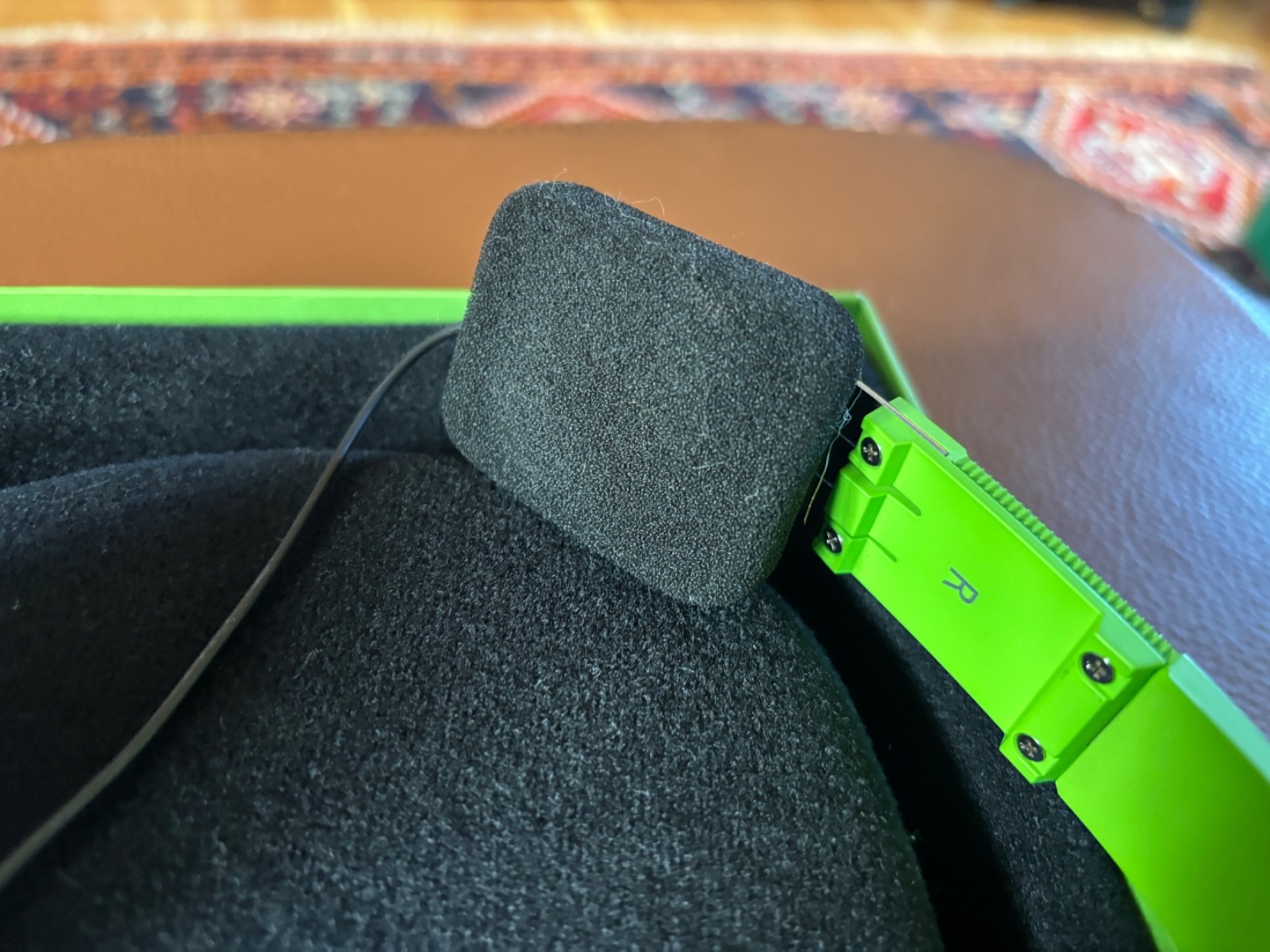 B&O Play by Bang & Olufsen Form 2i Wired Headphones CIB