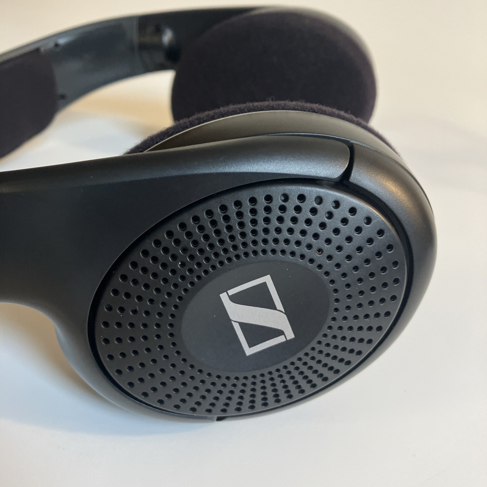 Sennheiser HDR 135 Wireless Headphones, TR135 Charging Dock Base & Manuals Works