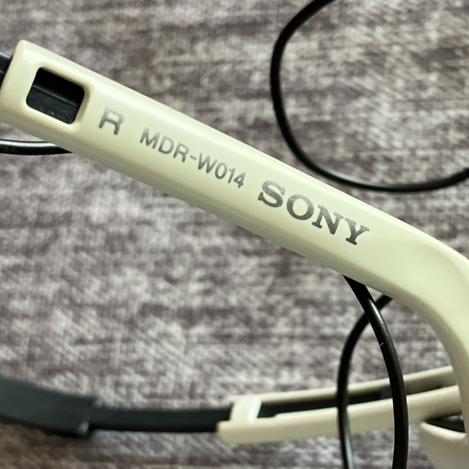 Sony MDR-W014 in-Ear Headphones White Orange Vintage Sports Walkman Vintage