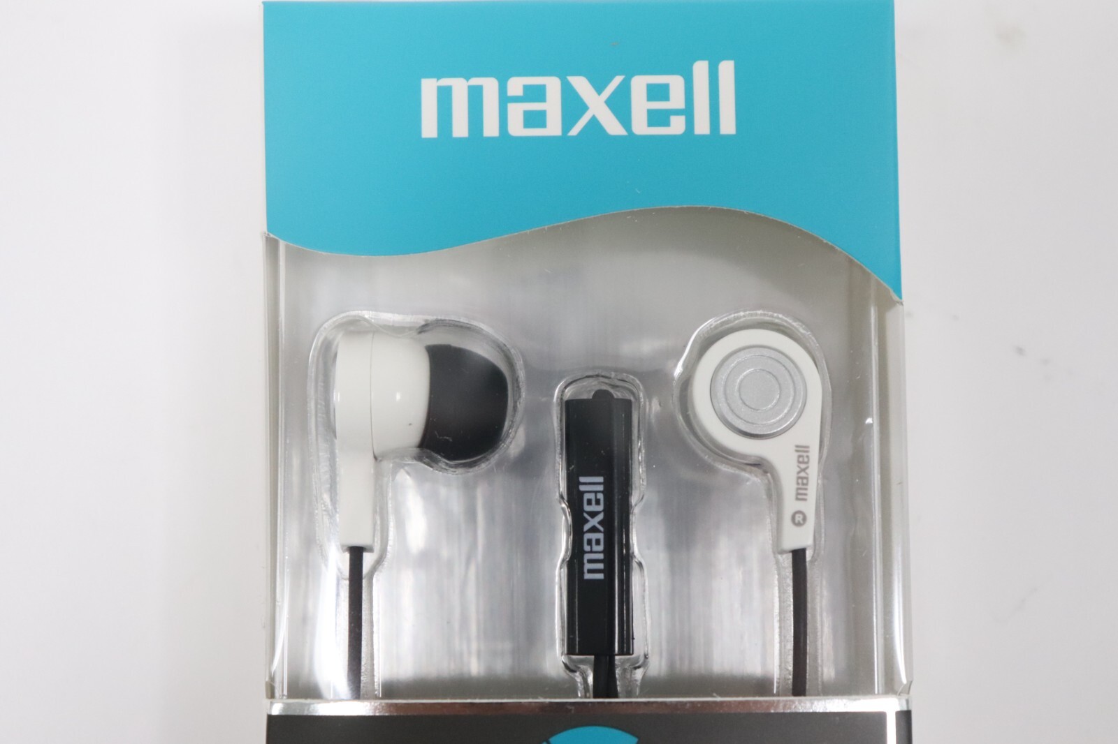 Lot of 12 Maxell Base-13 In-Ear Earphones with Mic Heavy Bass White