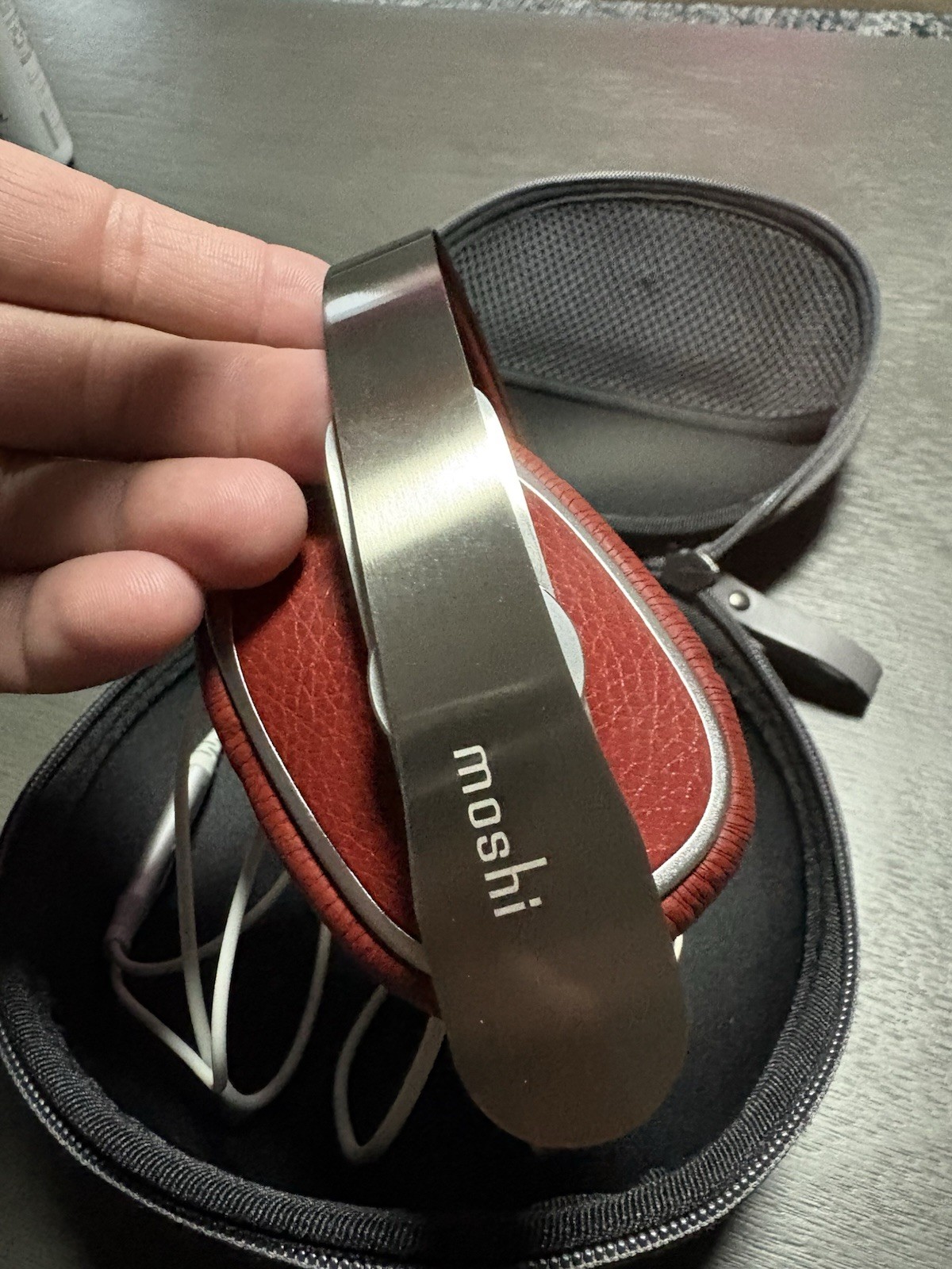 Moshi Avanti Headphones – Premium Leather & Aluminum Tested And Working. Amazing