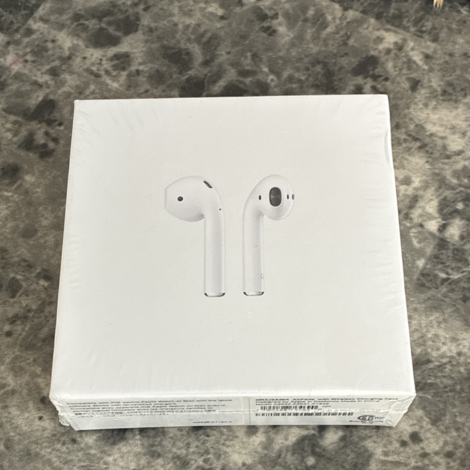 Apple AirPods White In-Ear Bluetooth Earbuds w/ Wireless Charging Case (2020s)