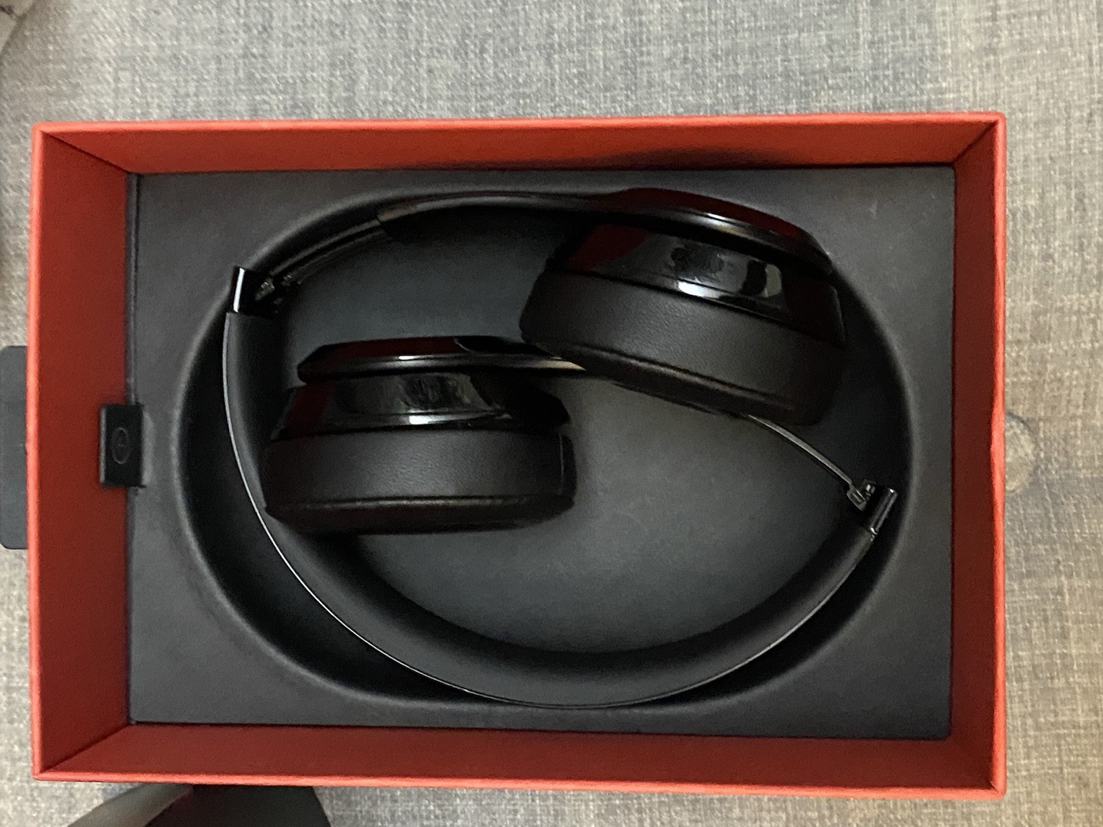 Beats by Dr. Dre Solo3 Over the Ear Headphone – Gloss Black