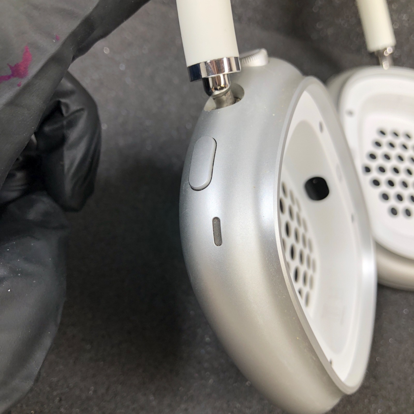 Apple AirPods Max A2096 Wireless Bluetooth Over-Ear Headphones Silver w/ Case
