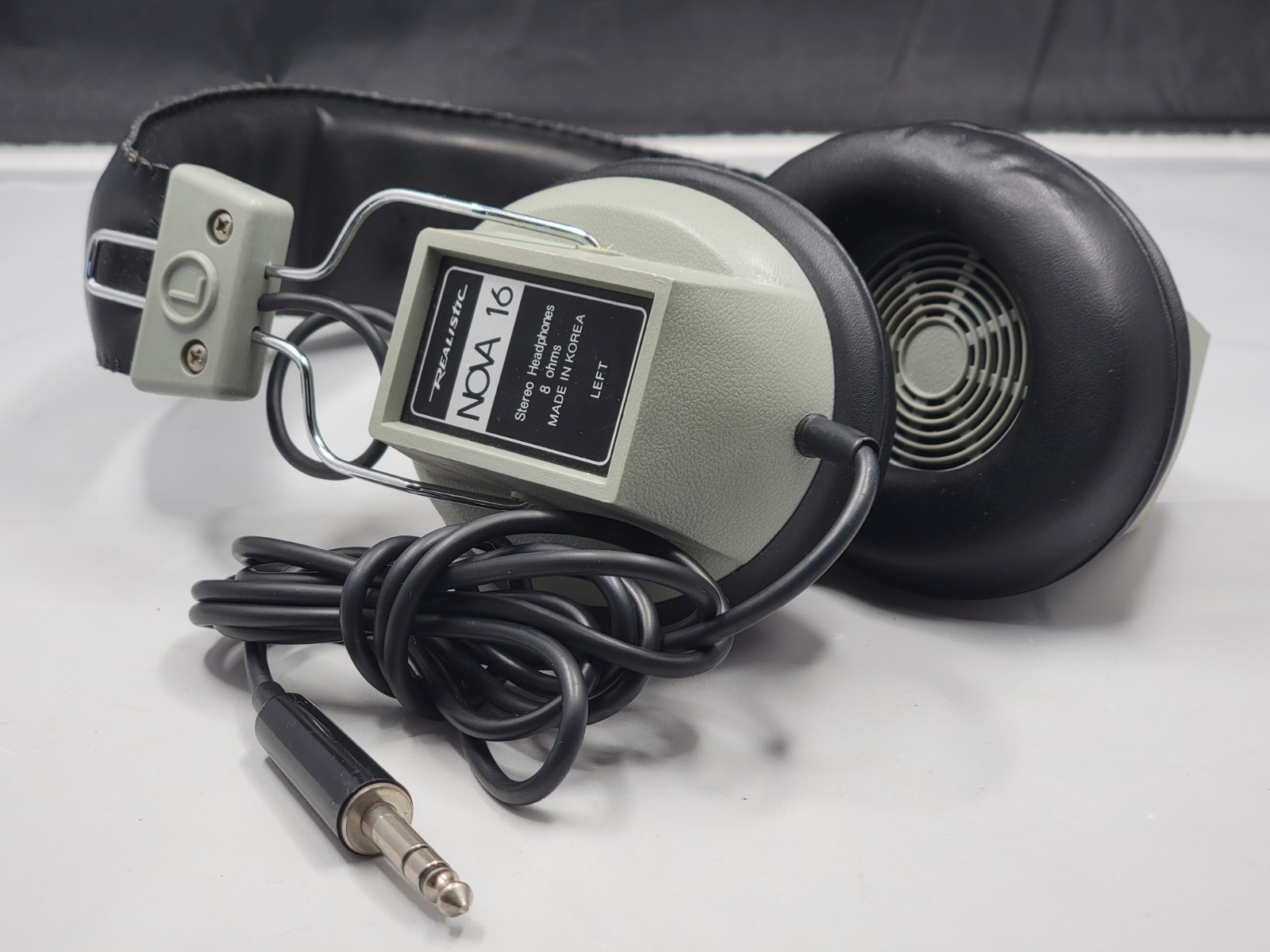Realistic Nova 16 Over-Ear Stereo Headphones Volume Control 1/4in 8ohm 6ft