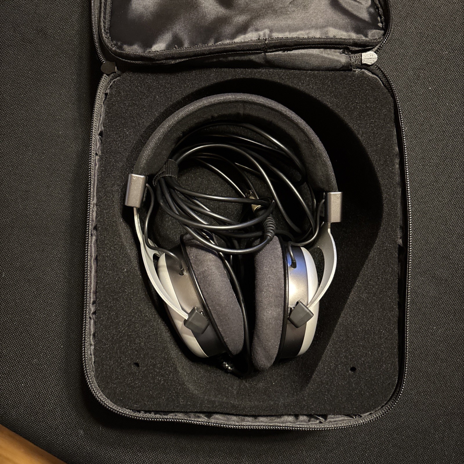 Beyerdynamic T90 Headphones USED NO BOX – CASE = YES
