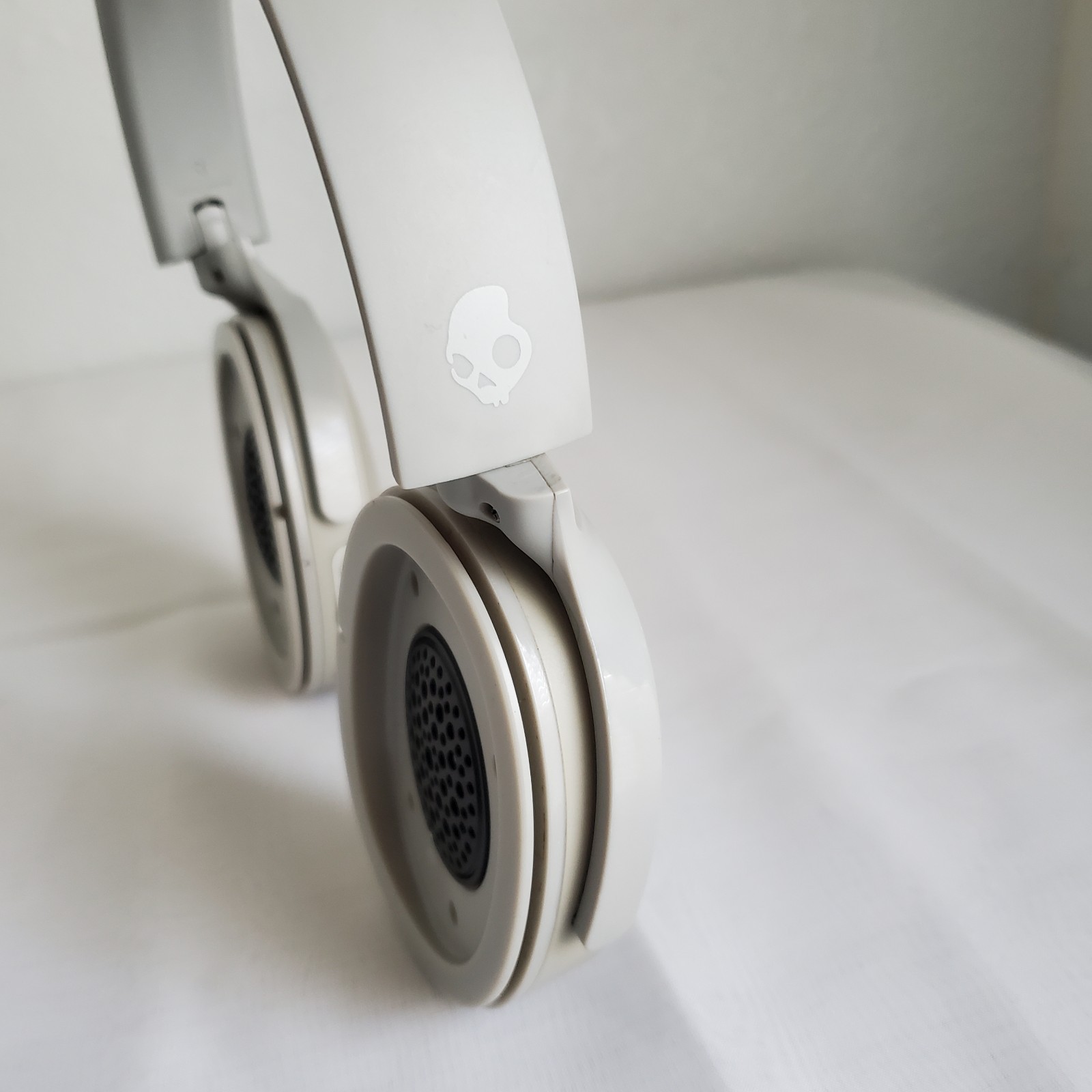 Skullcandy Hesh Evo Wireless Over-Ear Bluetooth Headphones Bone Needs Earpads