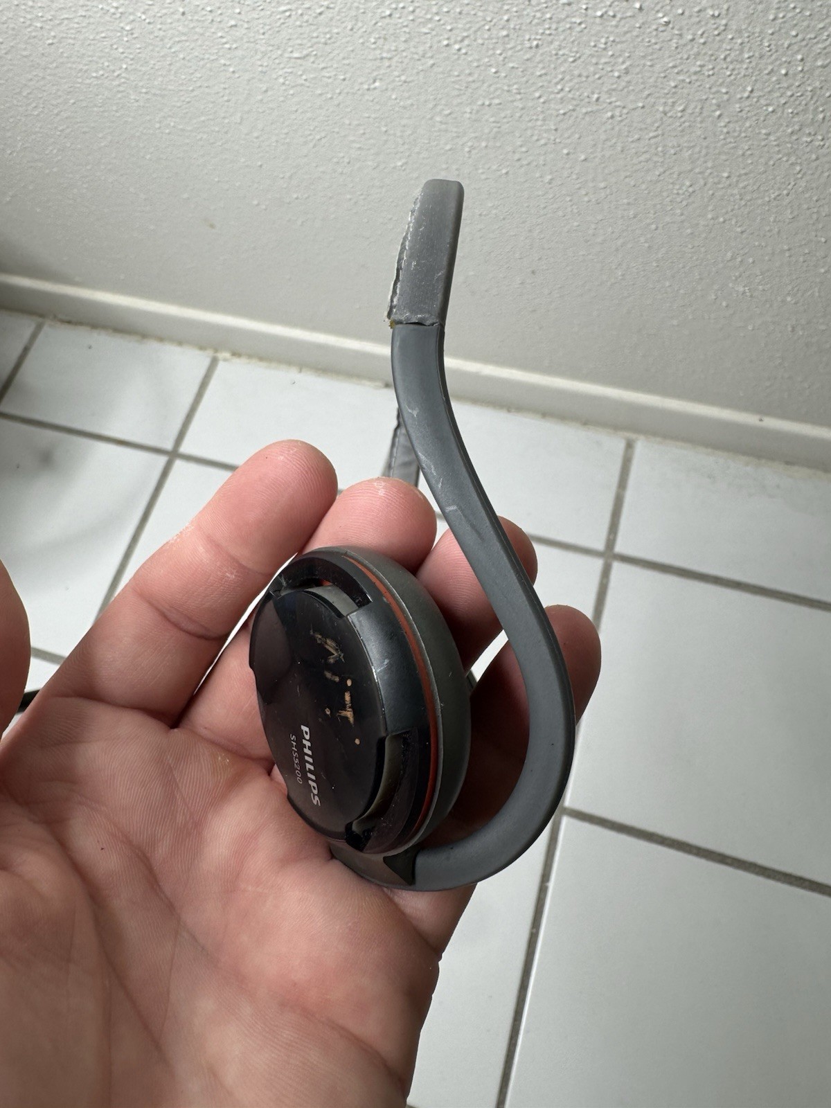 Philips SHS5200 Rich Bass Neckband Headphones Wired 3.5mm – Works – Need New Pad