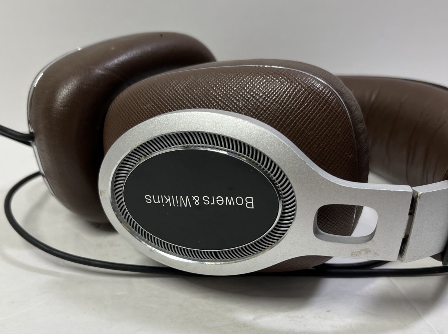 Bowers & Wilkins P9 Signature Headphones Brown – No Case – No Box