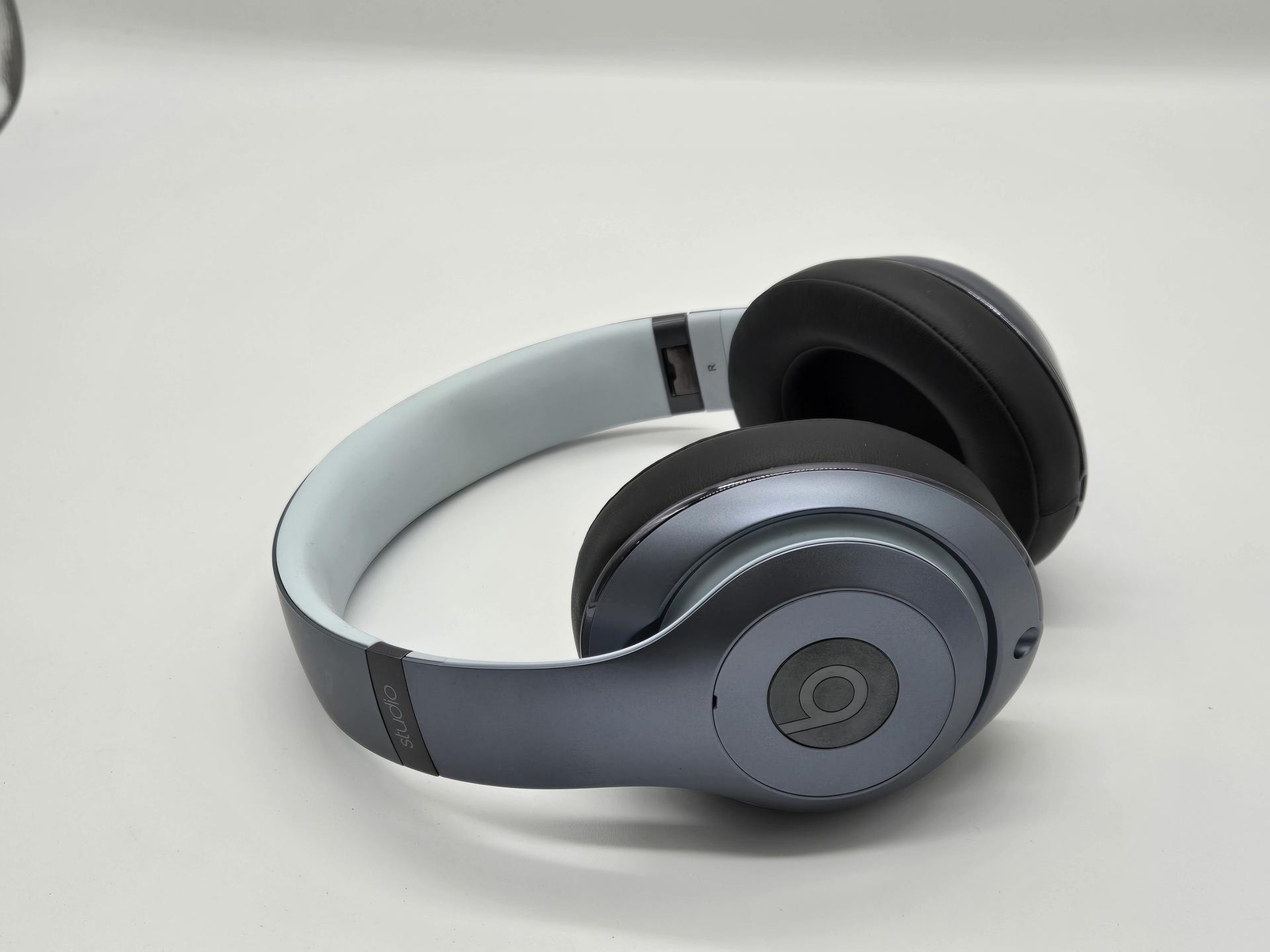 Beats by Dr. Dre Studio 2.0 WIRED Over Ear Headphones- Metallic Sky NOT WIRELESS