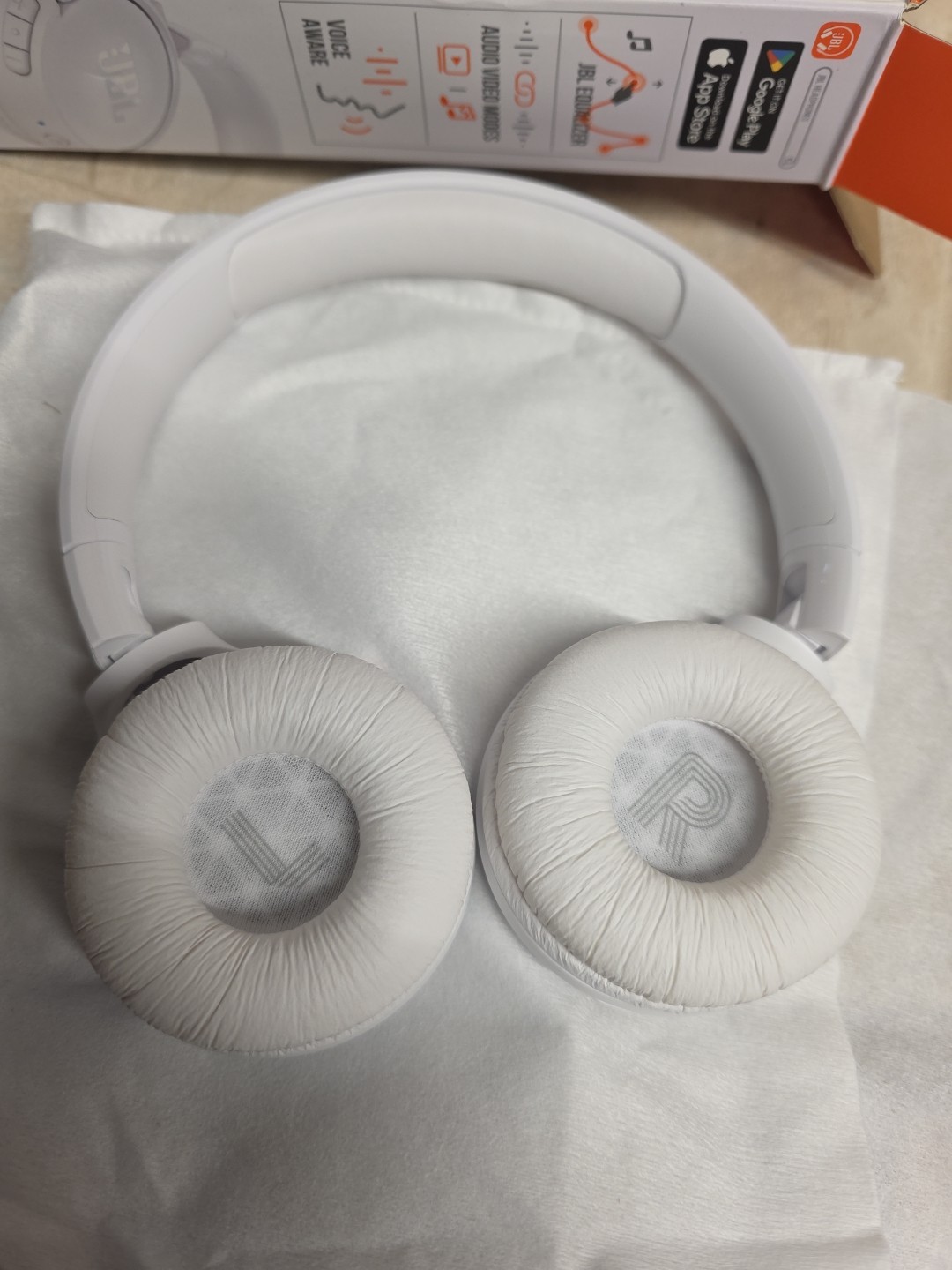 JBL Tune 520BT Wireless Bluetooth On-Ear Headphones – White Opened Box
