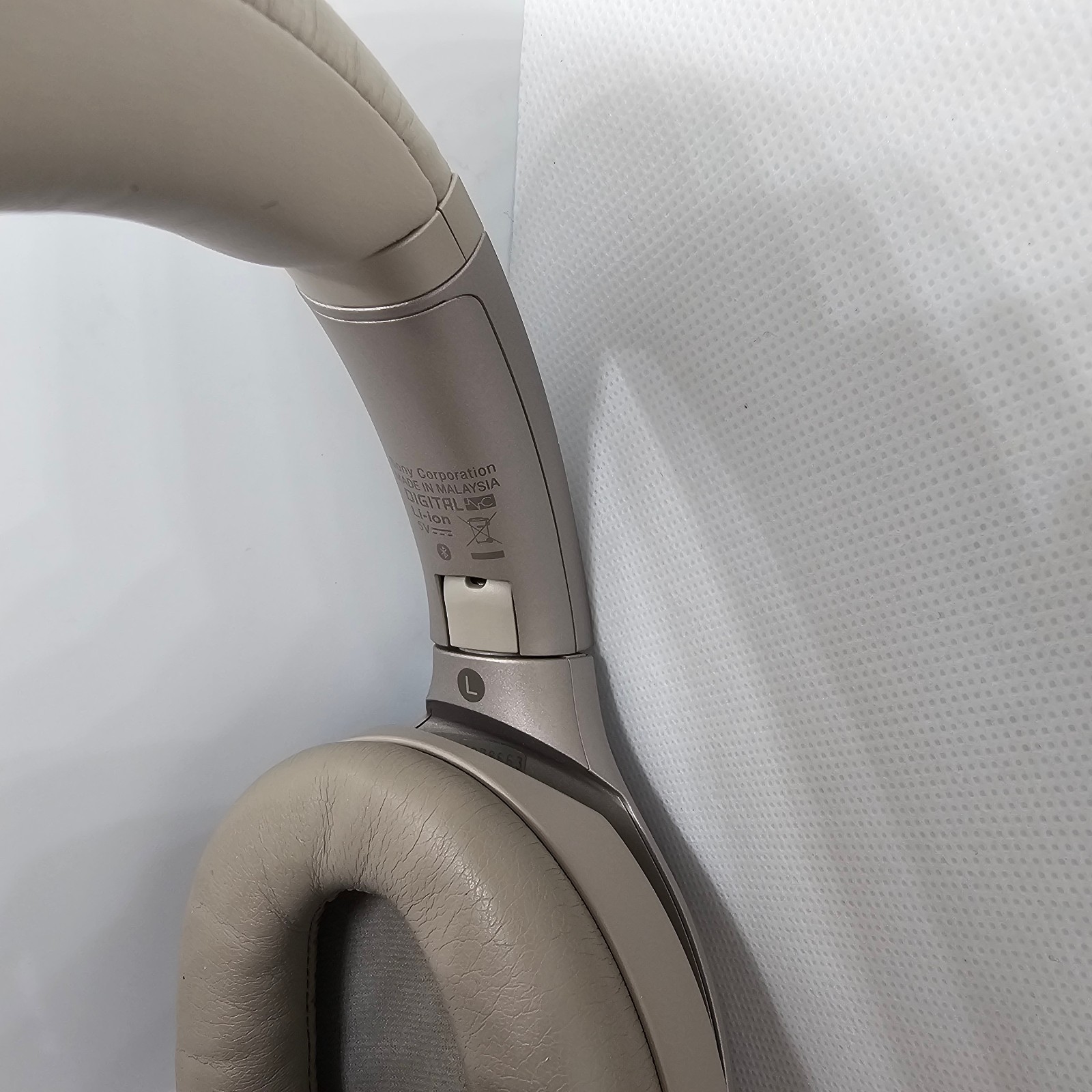Genuine Sony WH-1000XM3 Wireless Noise-Cancelling Over-the-Ear Headphones Beige