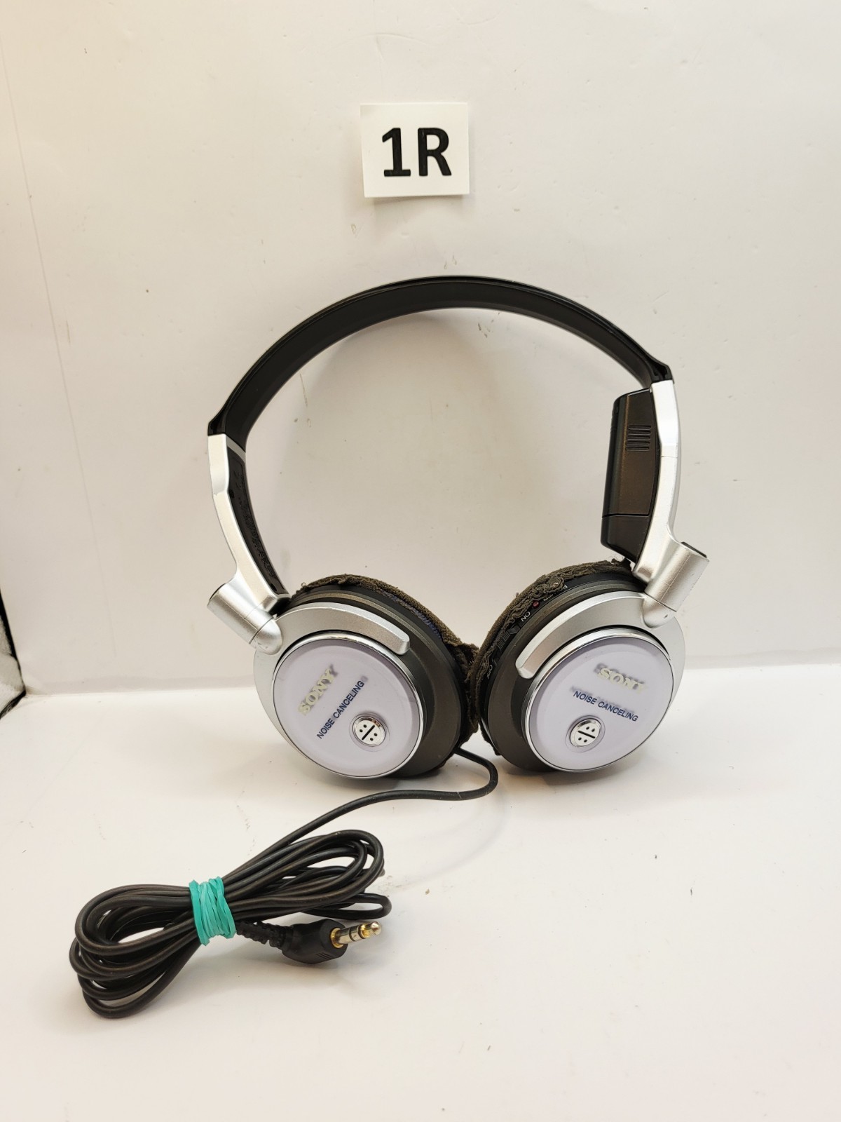 SONY MDR-NC6 Noise Canceling Wired Portable Audio Headphones (Needs Ear Pads)