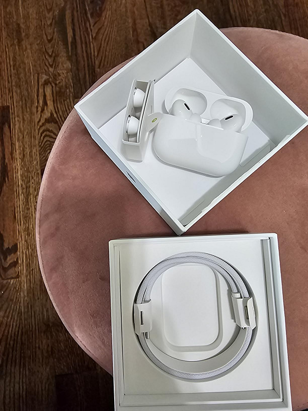 NEW Apple Airpods Pro 2 Wireless Earbuds Noise Cancellation Hearing Aid Feature