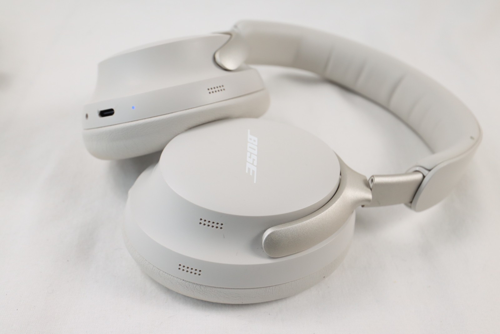 BOSE QuietComfort Ultra Headphones Sandstone Noise Canceling