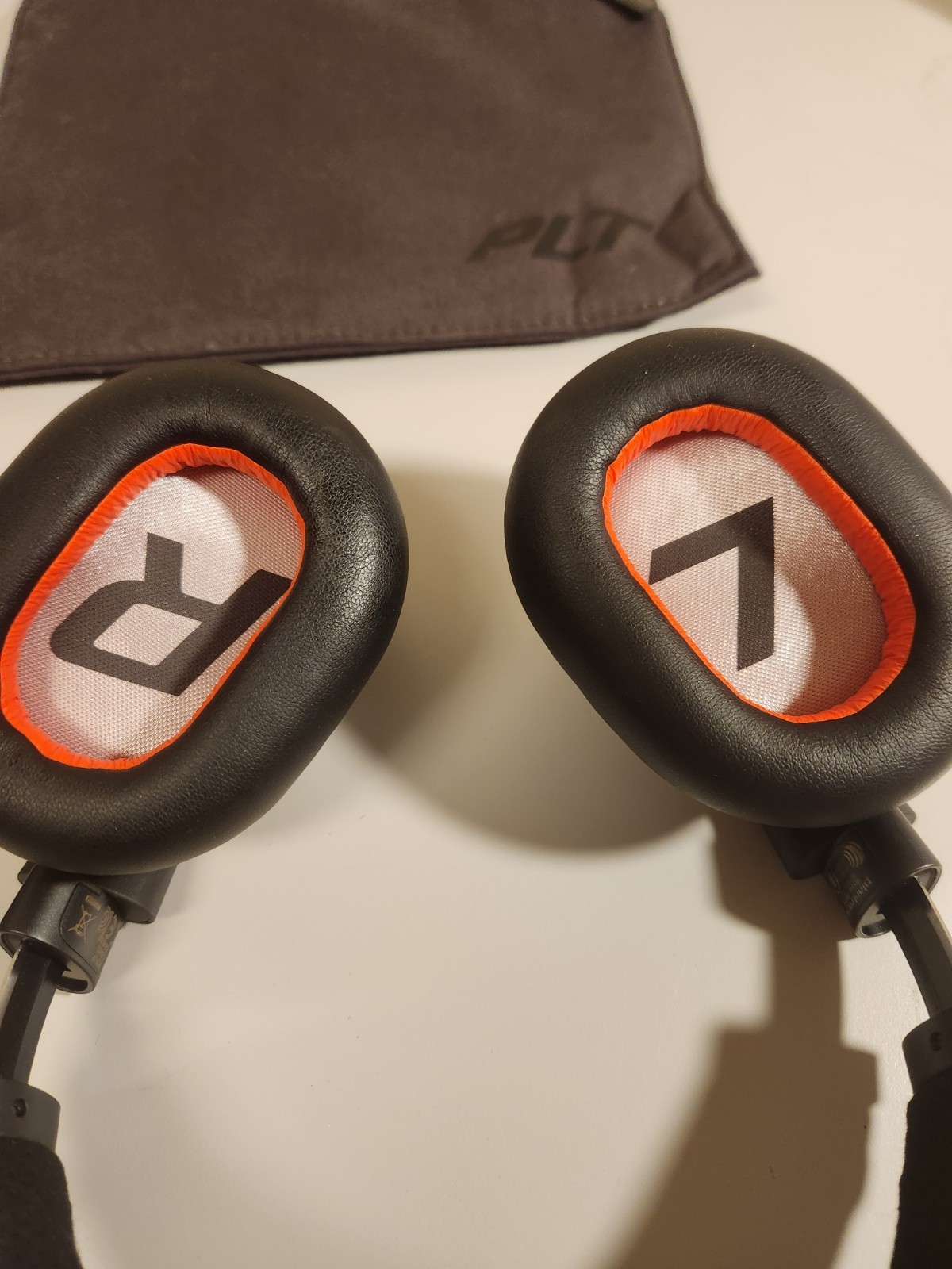 Plantronics B8200 Noise Cancelling Wireless Headphones Bluetooth /Tested Works