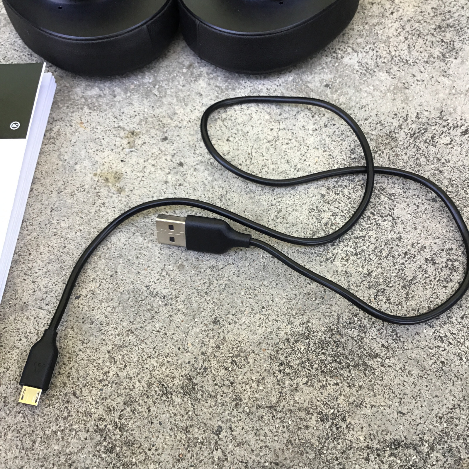 JBL Live 500BT Over-Ear Bluetooth Wireless Headphones Black Guide Charging Cable