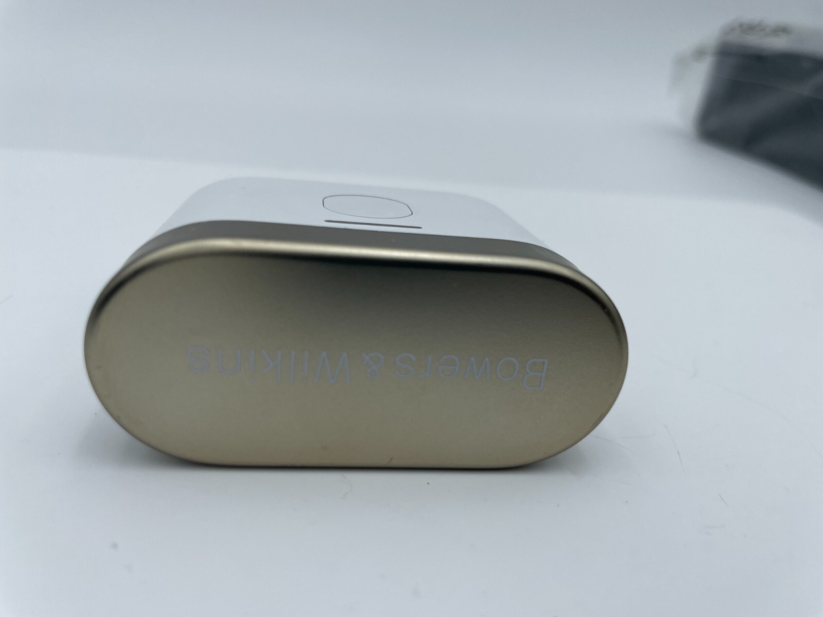 Bowers & Wilkins P17 In-ear True Wireless Headphone – White Gold – GENUINE