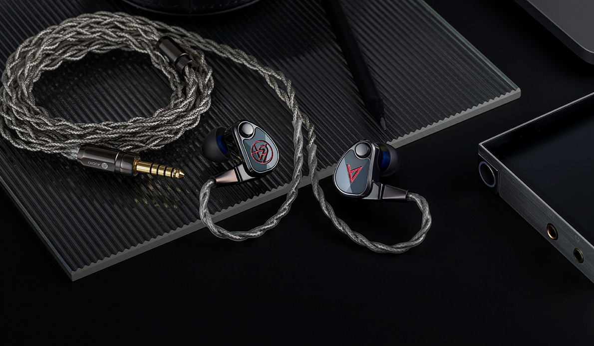 64Audio XIO 2Low DD–6 Mid BA–1 High-Mid BA–1 tia High BA .78mm 2pin 4.4mm Silver