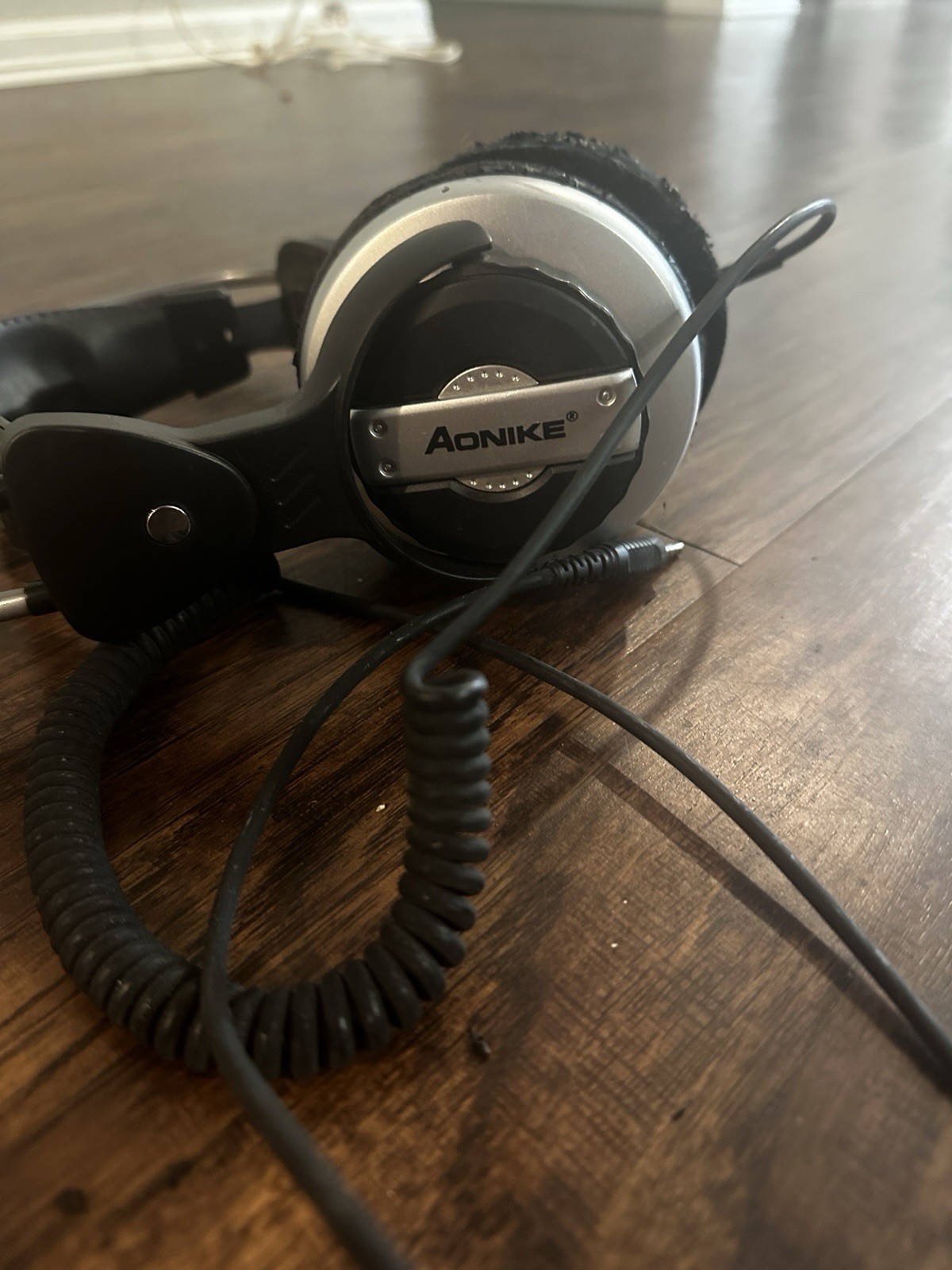 AONIKE Wired On-Ear Headphones 3.5mm Jack 40mm Drivers 6ft Cable Black/Silver